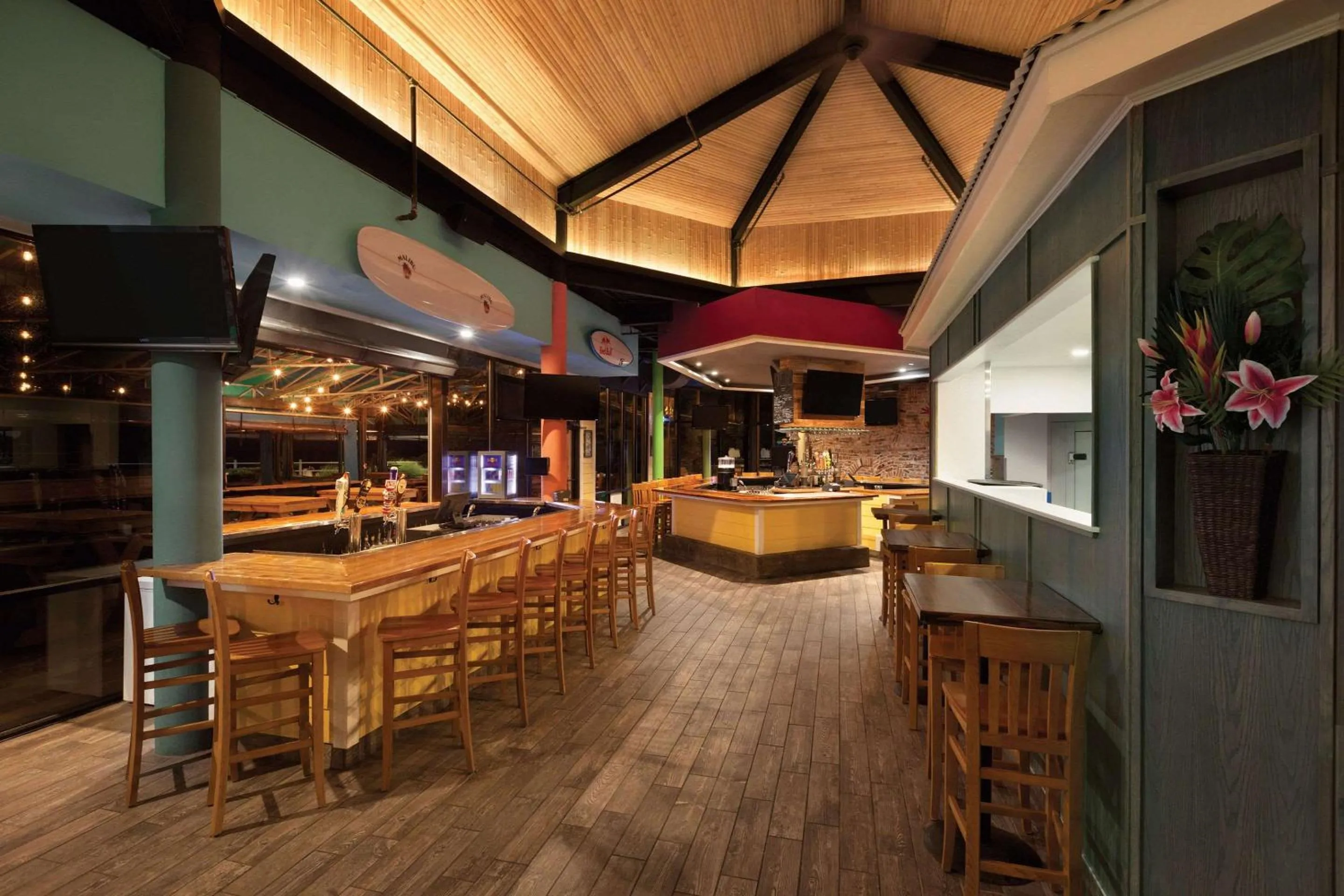 Restaurant/places to eat in Surfbreak Virginia Beach Oceanfront, an Ascend Collection Hotel