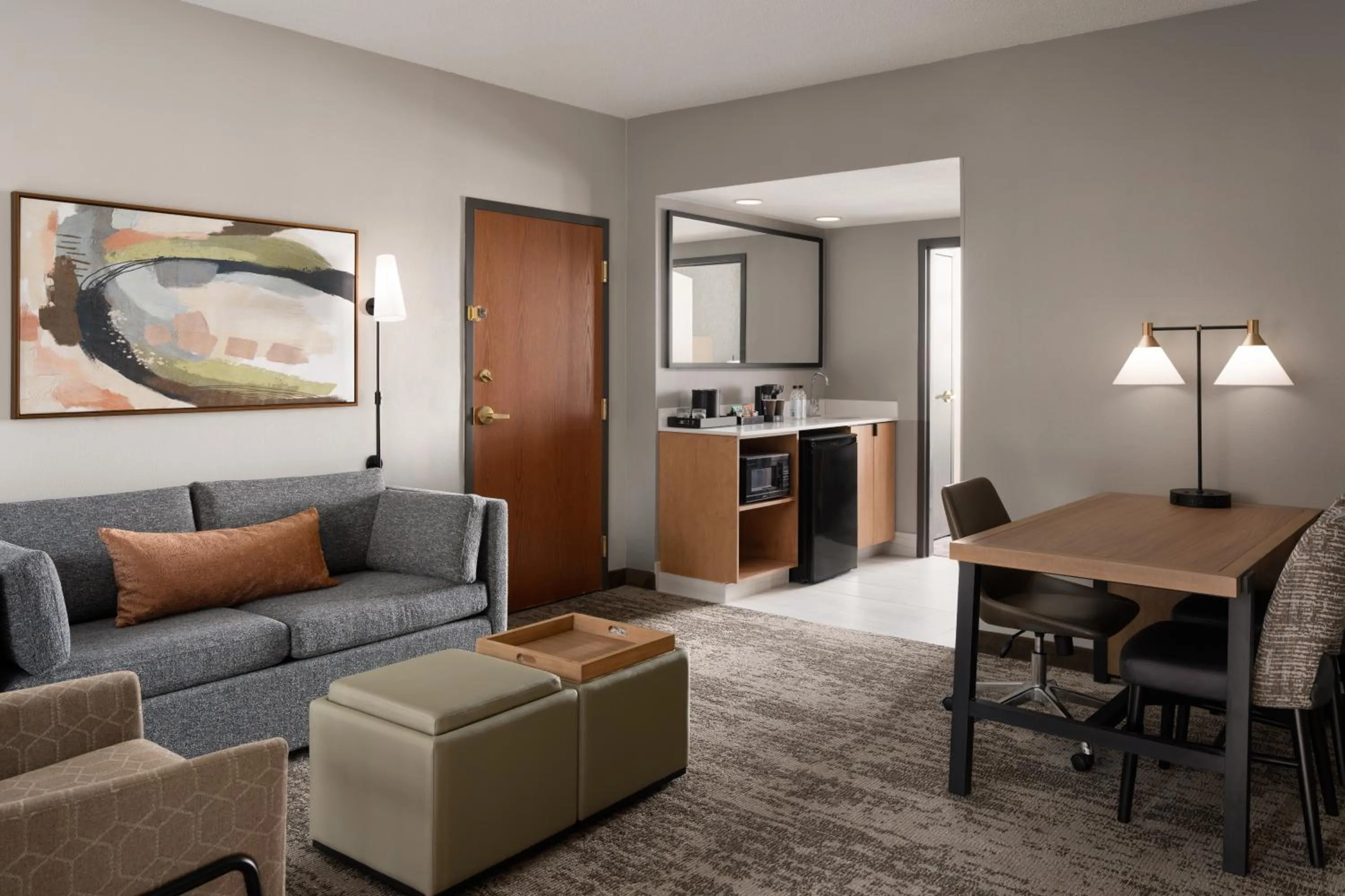 Living room in Embassy Suites by Hilton at Hot Springs Convention Center