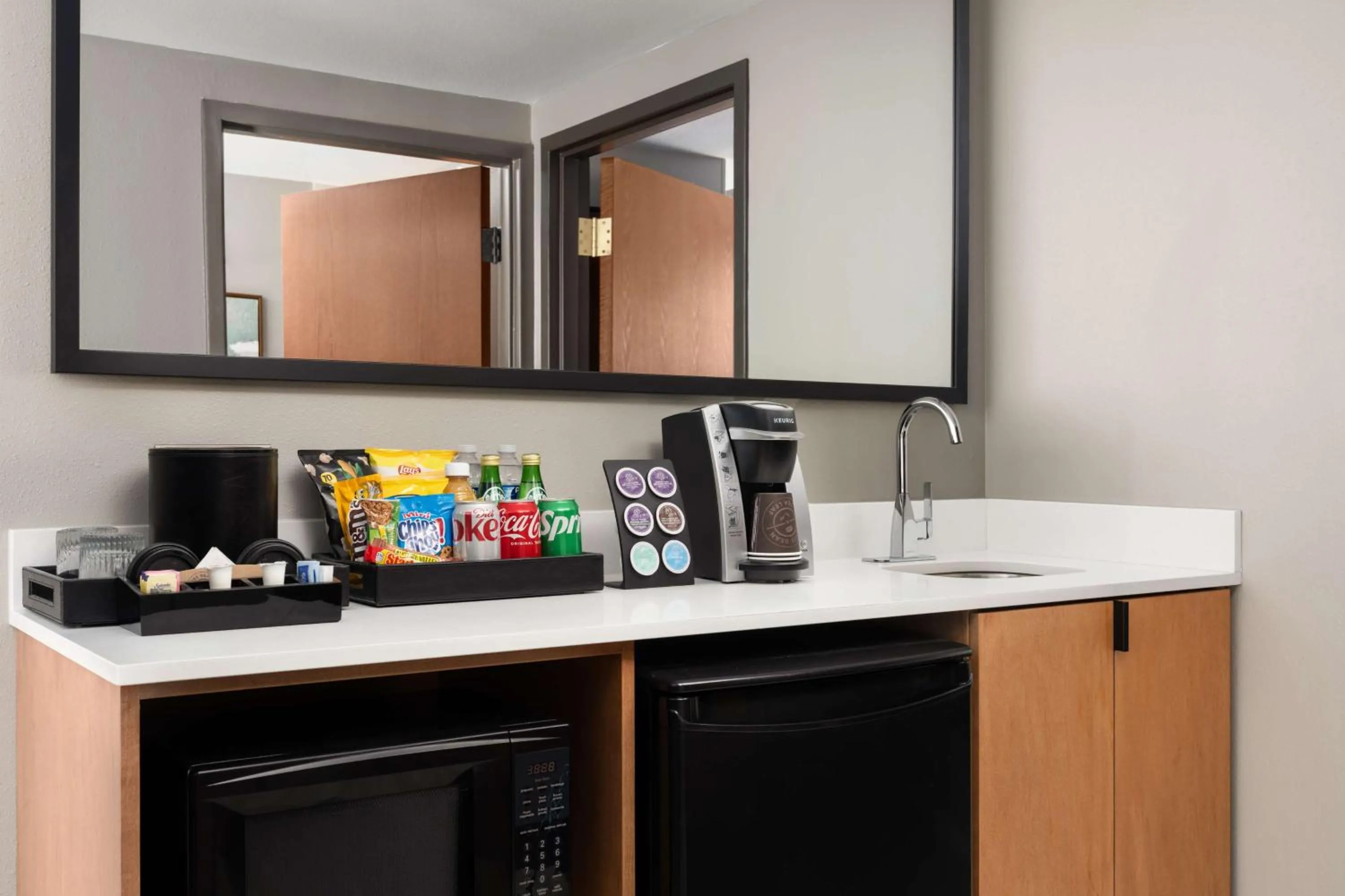 Bedroom in Embassy Suites by Hilton at Hot Springs Convention Center