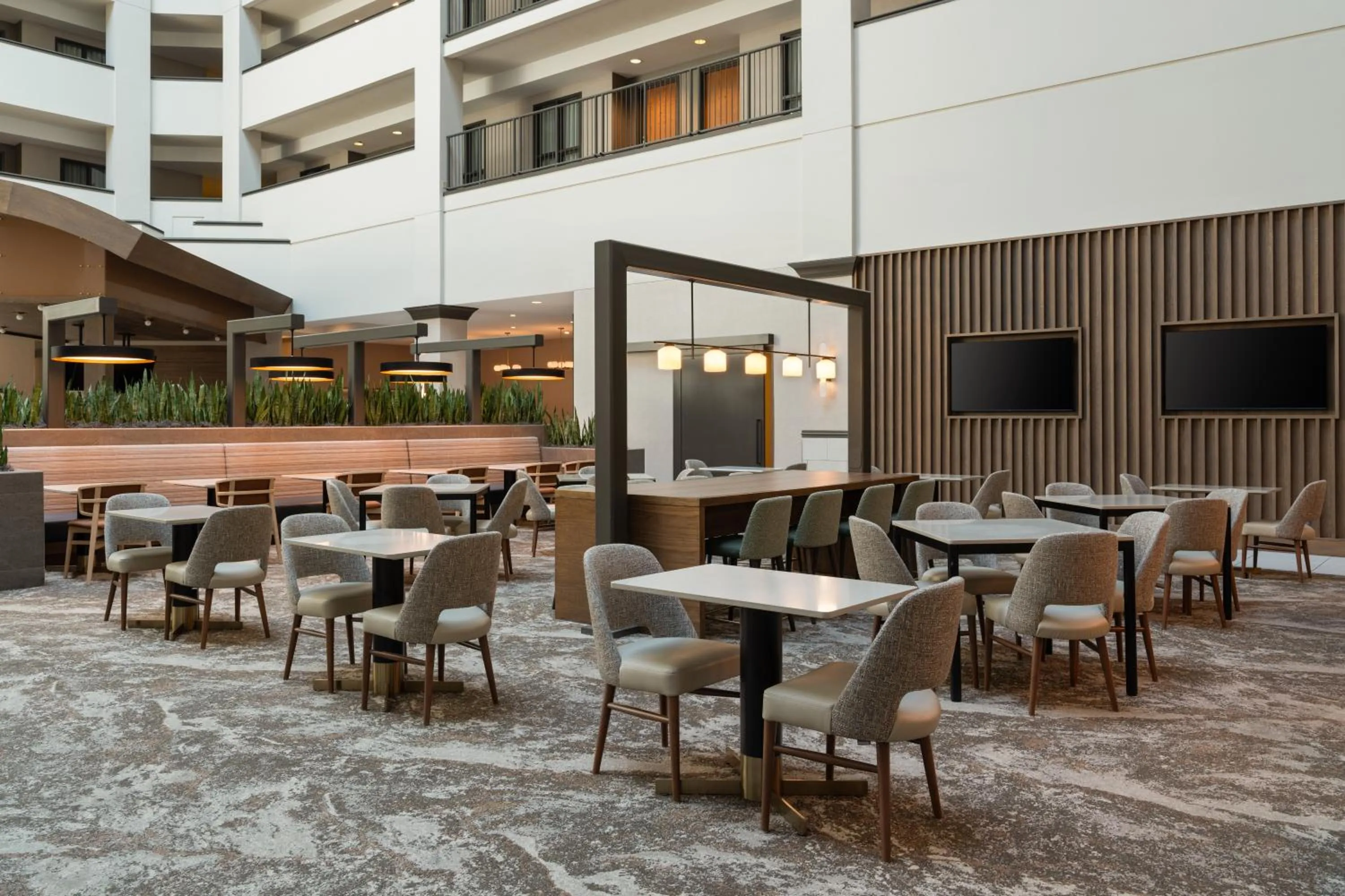 Restaurant/places to eat in Embassy Suites by Hilton at Hot Springs Convention Center