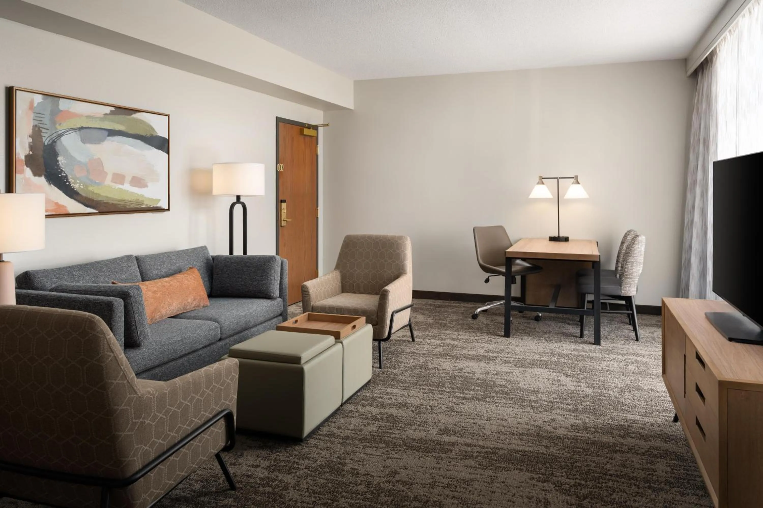 Living room in Embassy Suites by Hilton at Hot Springs Convention Center