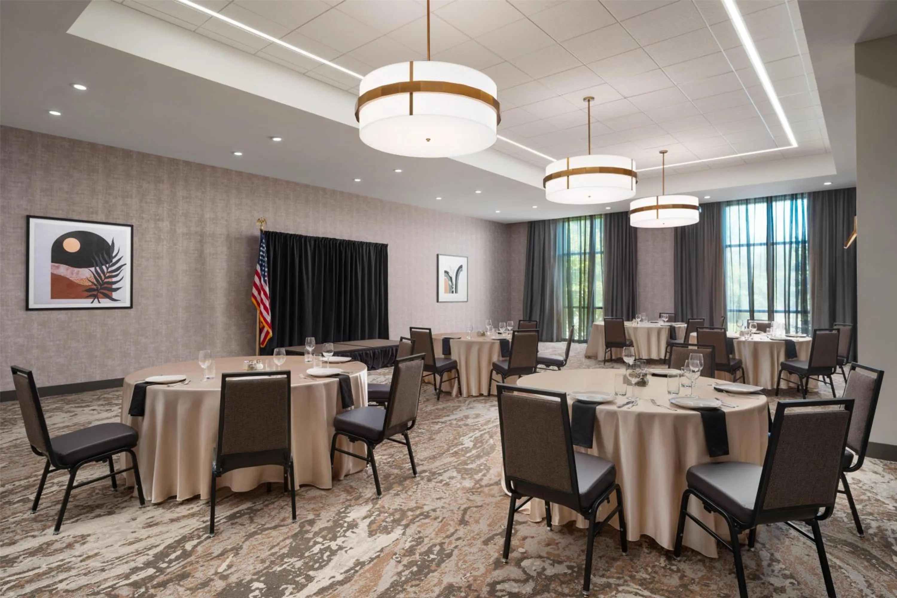 Meeting/conference room in Embassy Suites by Hilton at Hot Springs Convention Center
