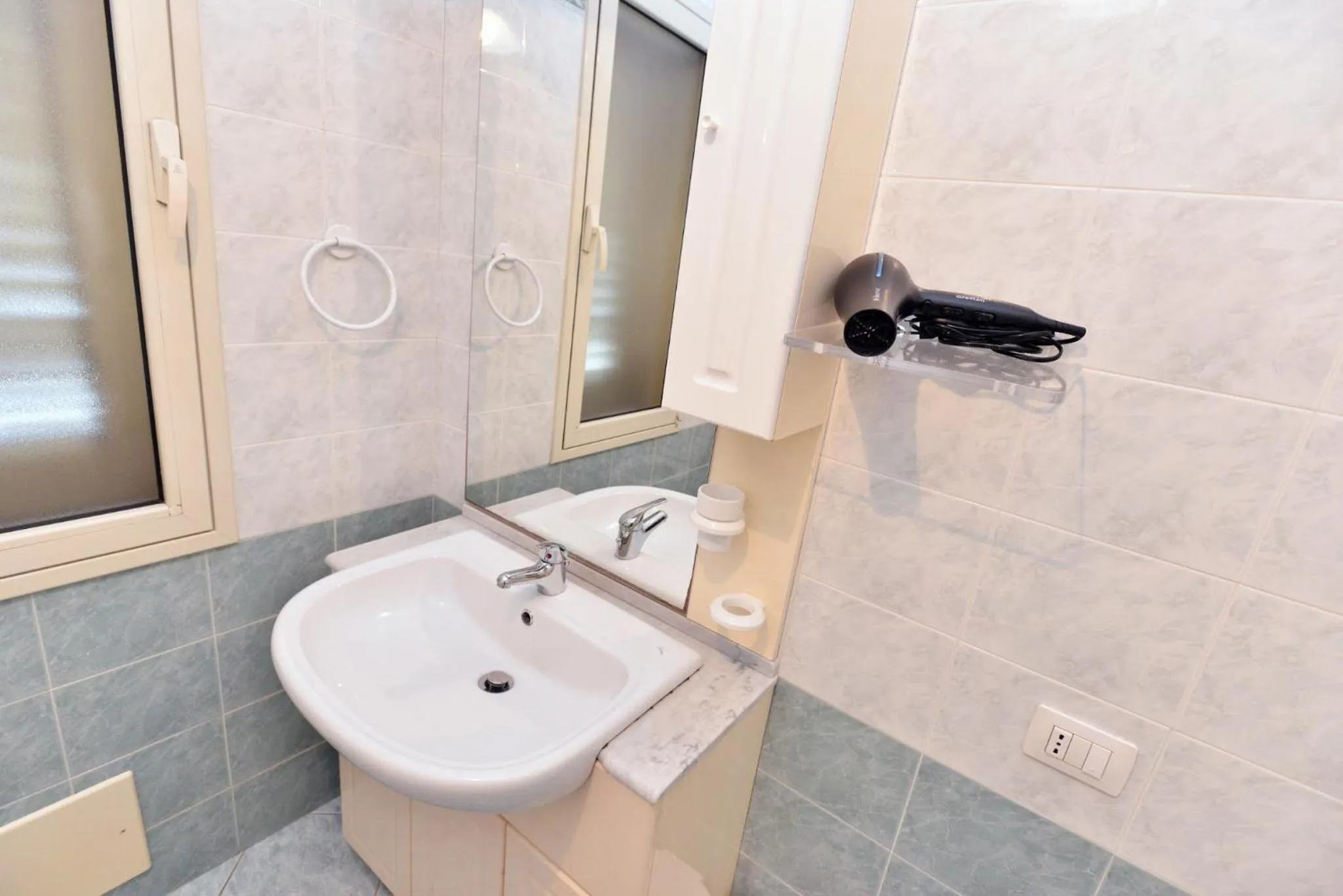 Shower in IzzHome Regina Margherita