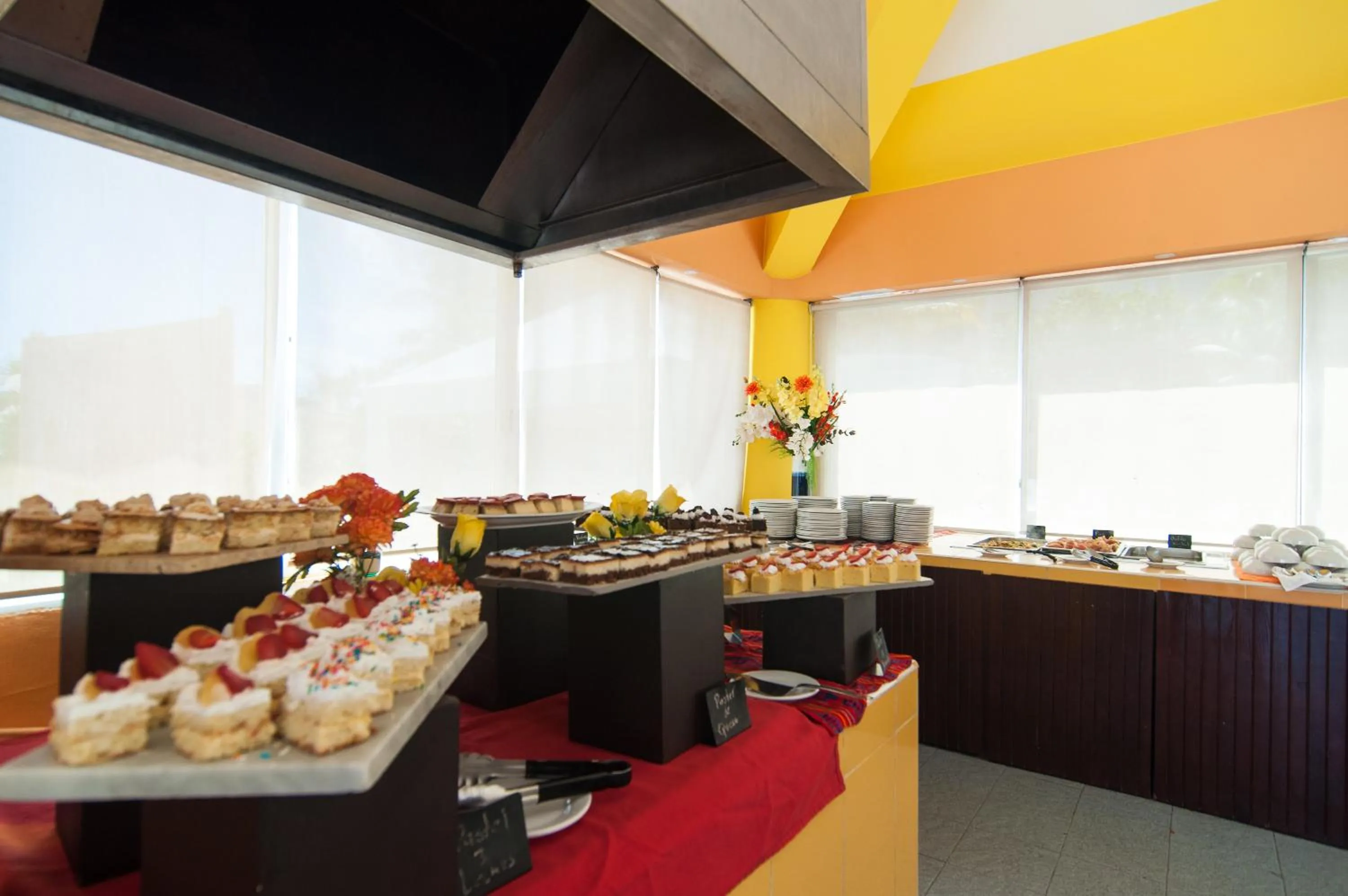 Restaurant/places to eat in Solymar Condo Beach Resort by Casago