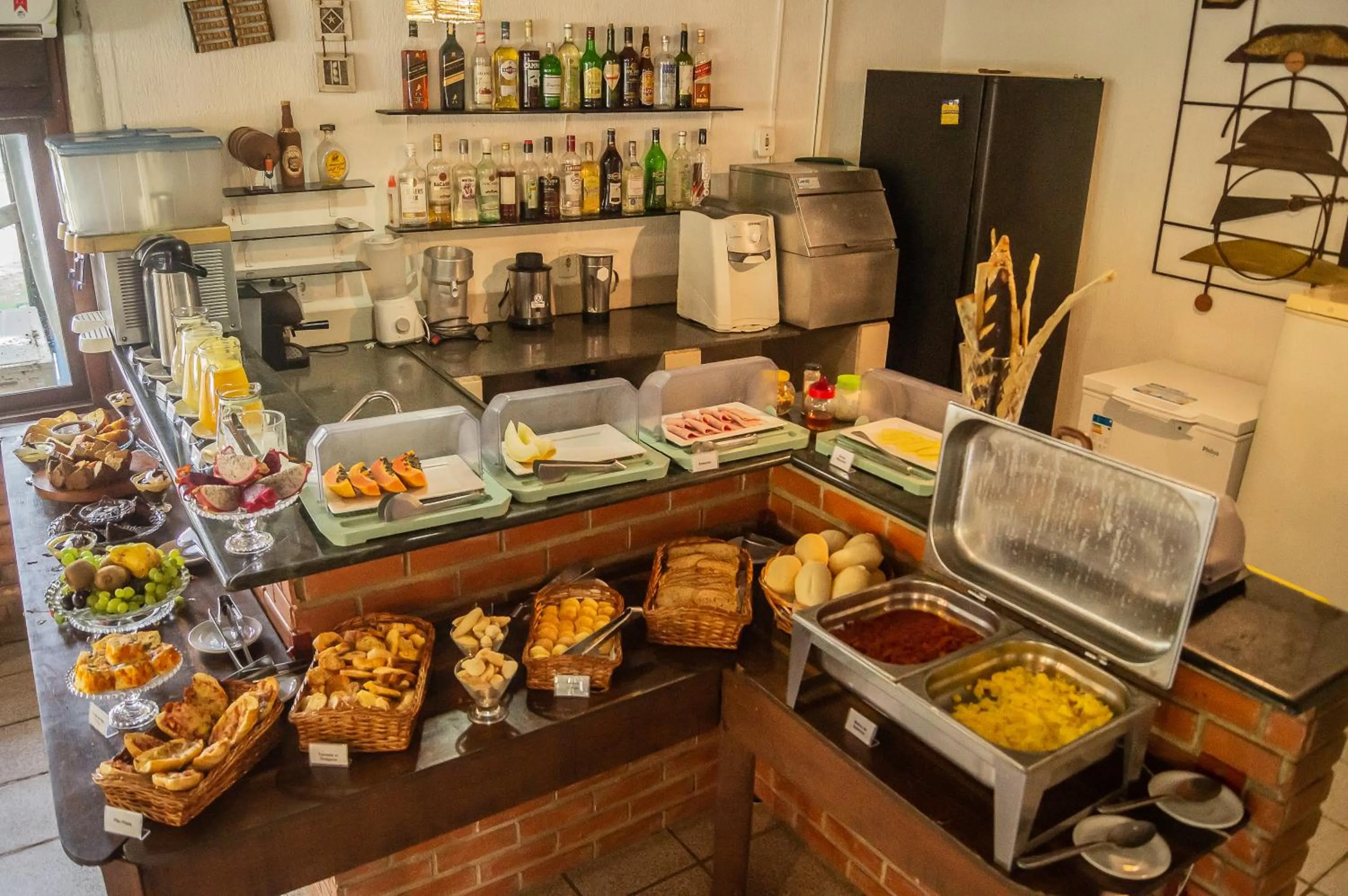 Buffet breakfast in Pousada Estalagem Vila Tania