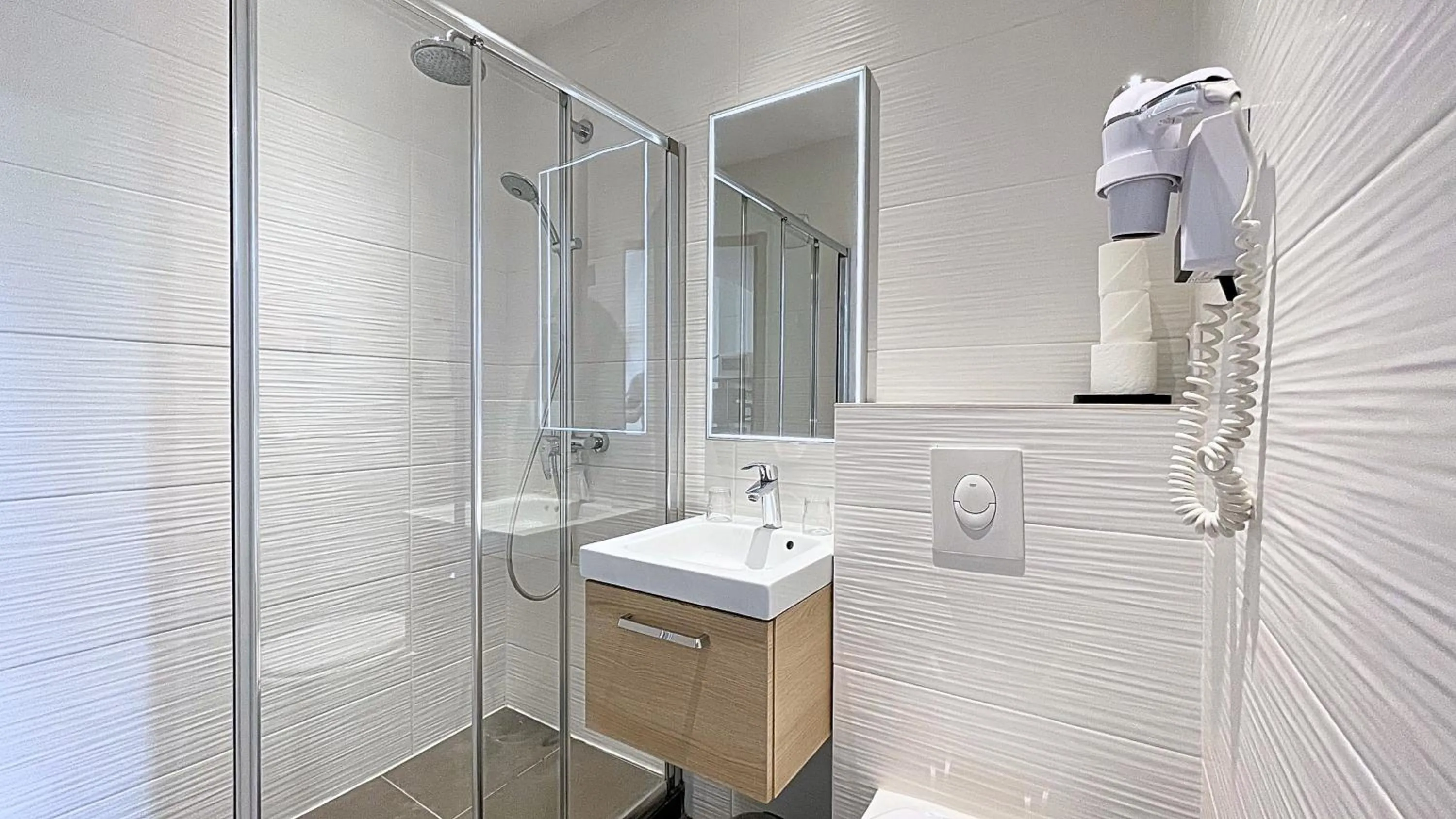 Shower in Hotel Le Florian