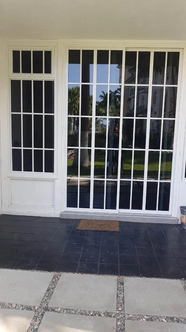 Facade/entrance in Apartment Treasure at Sandcastles