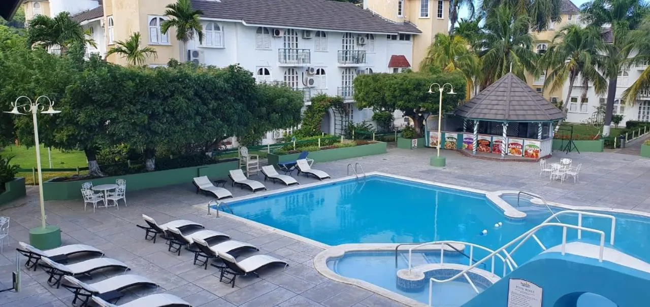Pool view in Apartment Treasure at Sandcastles