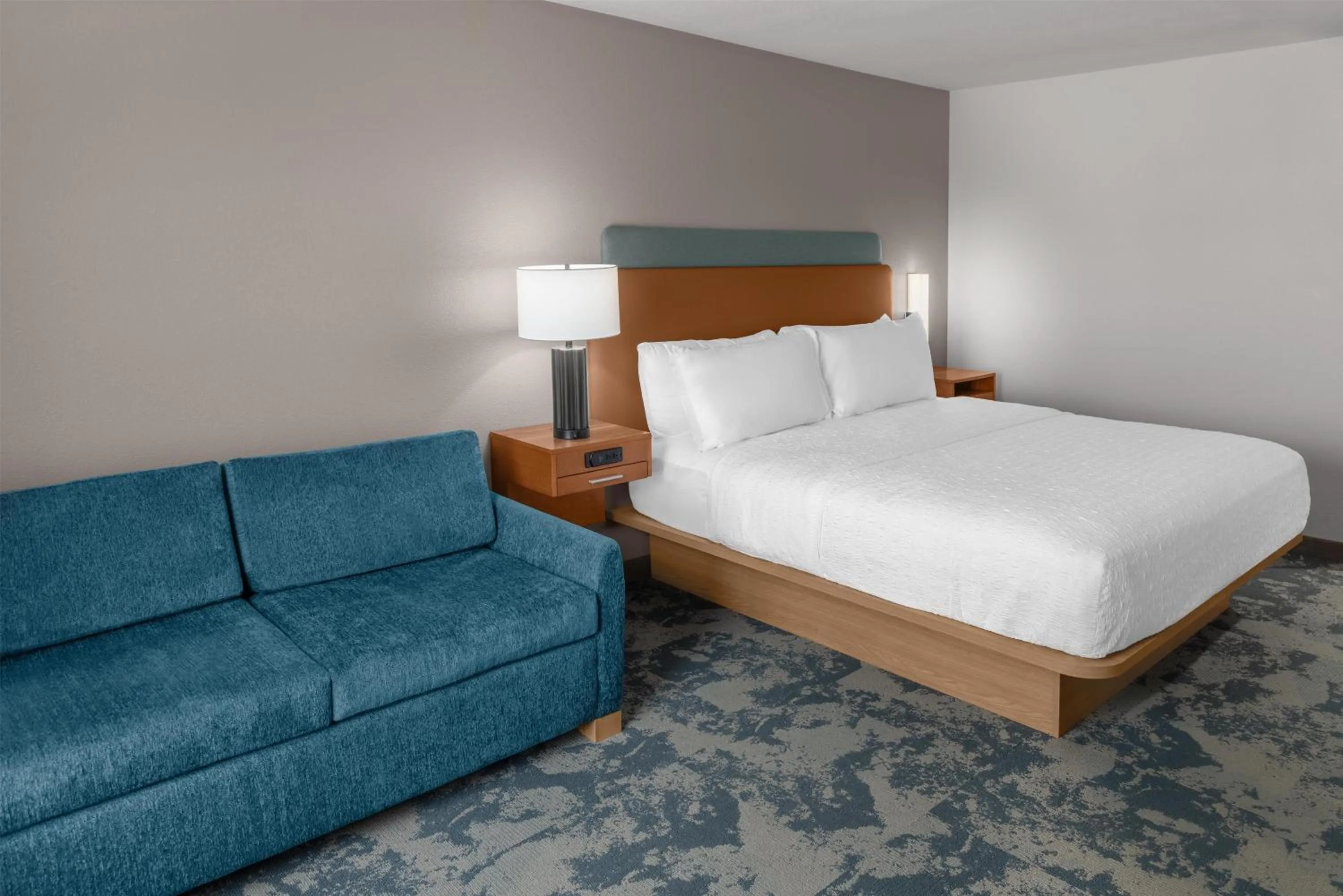 Bed in Hampton Inn Kansas City/Shawnee Mission
