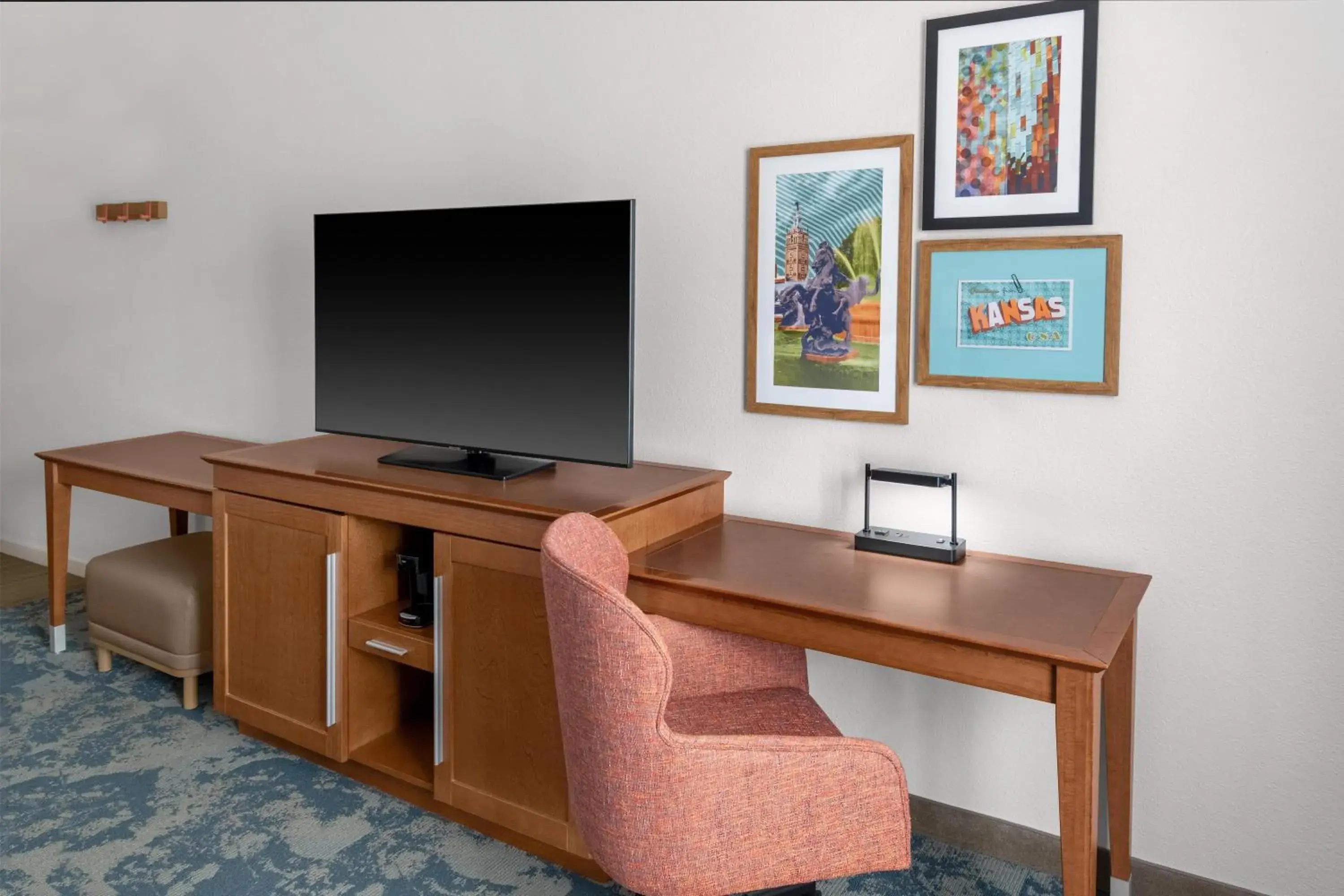 King Room - Mobility Access/Non-Smoking in Hampton Inn Kansas City/Shawnee Mission King Room - Mobility Access/Non-Smoking in Hampton Inn Kansas City/Shawnee Mission