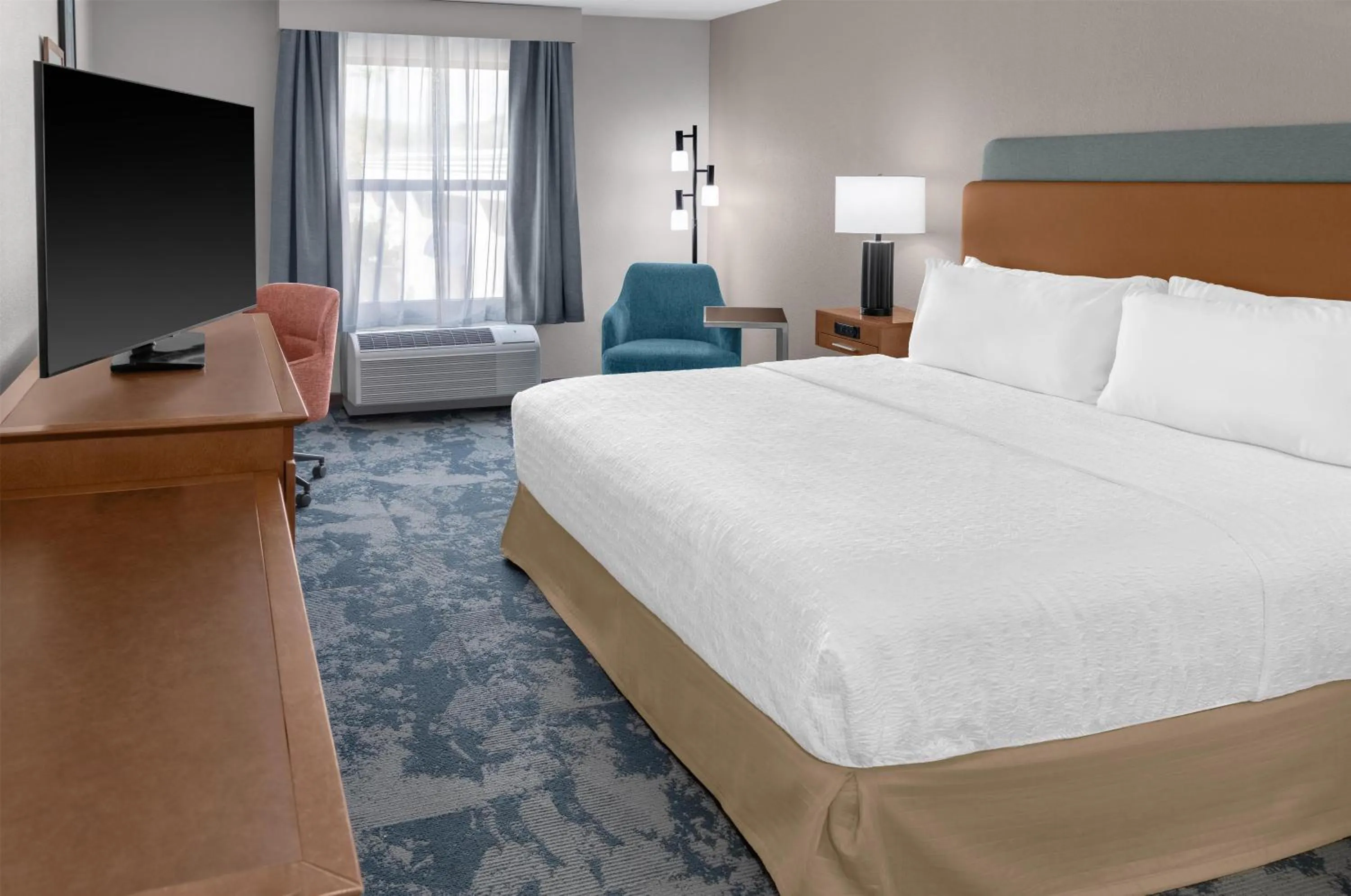 Bed in Hampton Inn Kansas City/Shawnee Mission