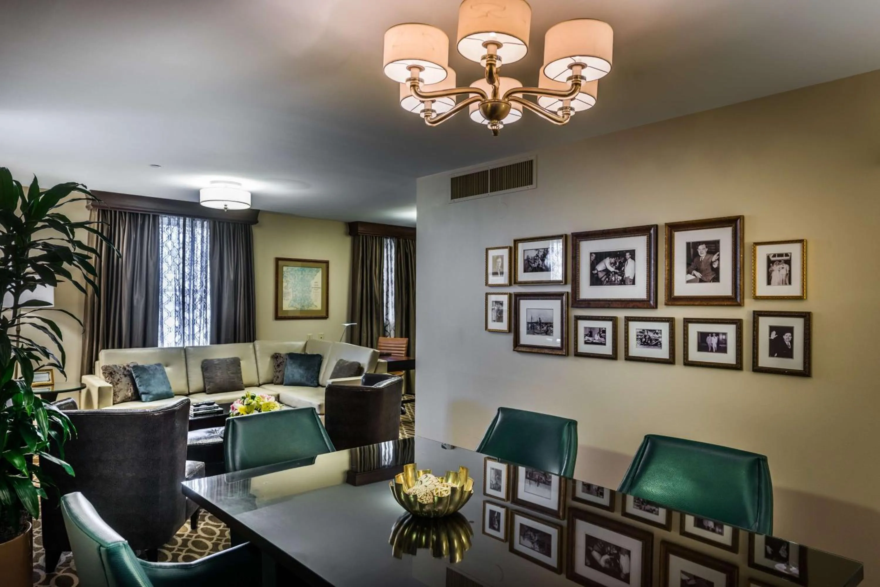 Living room in Hilton Baton Rouge Capitol Center