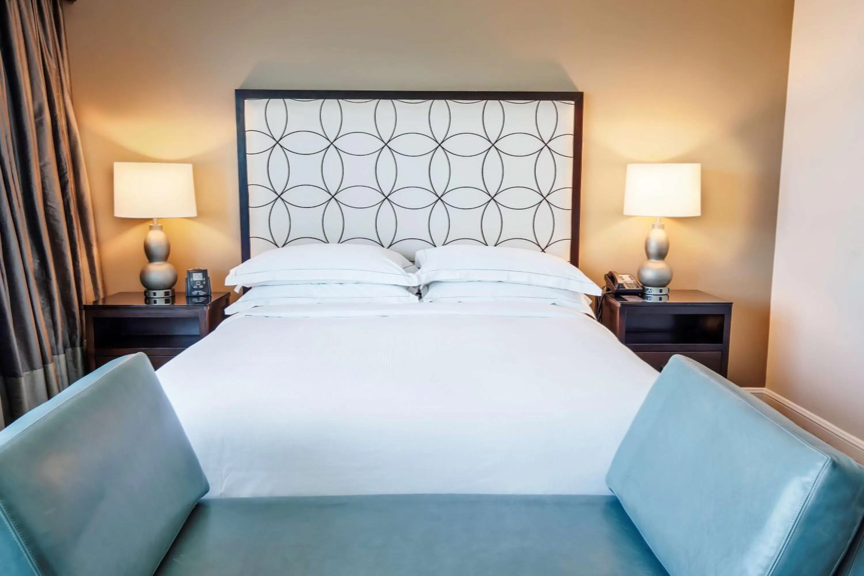 Bed in Hilton Baton Rouge Capitol Center