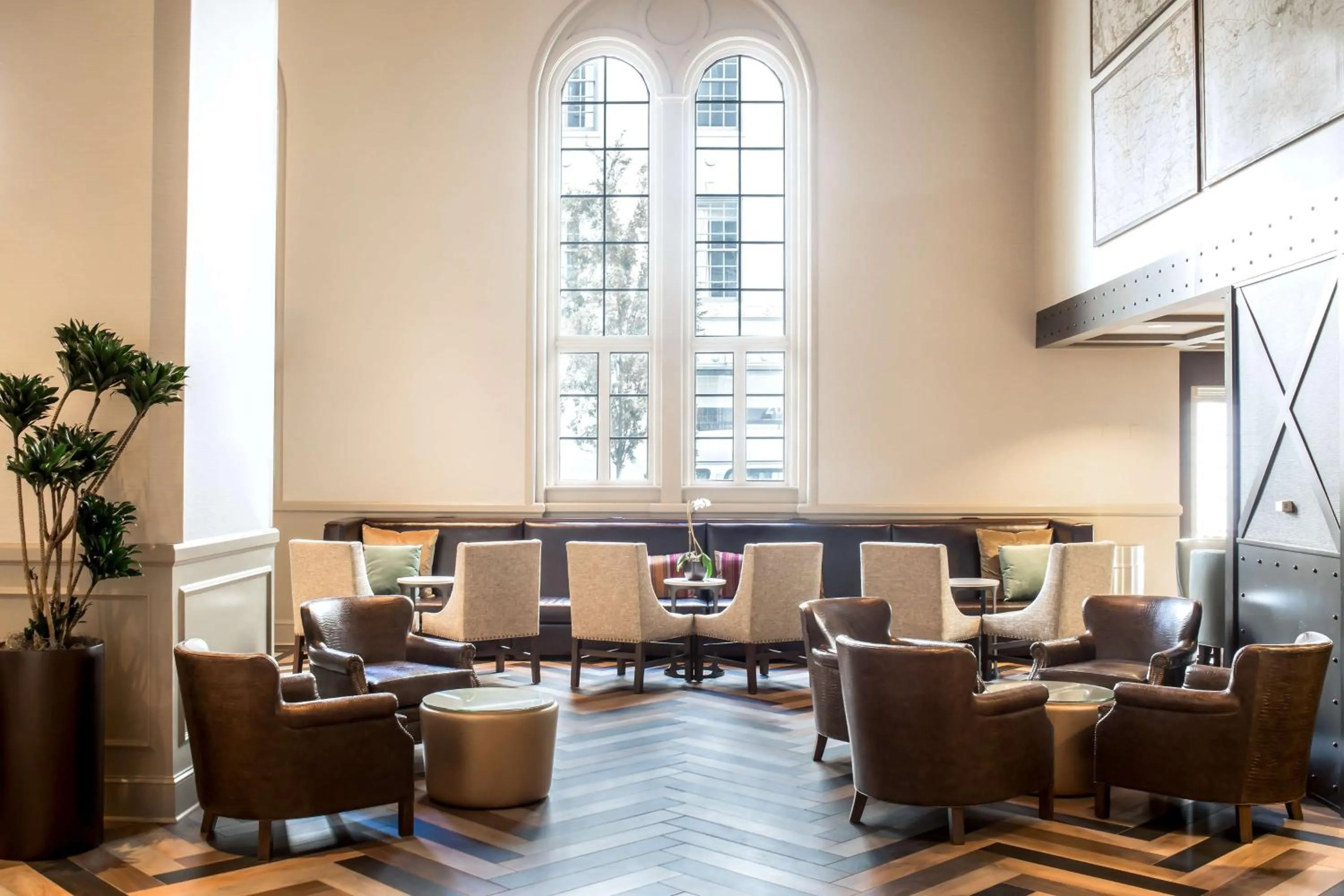 Lounge or bar in Hilton Baton Rouge Capitol Center