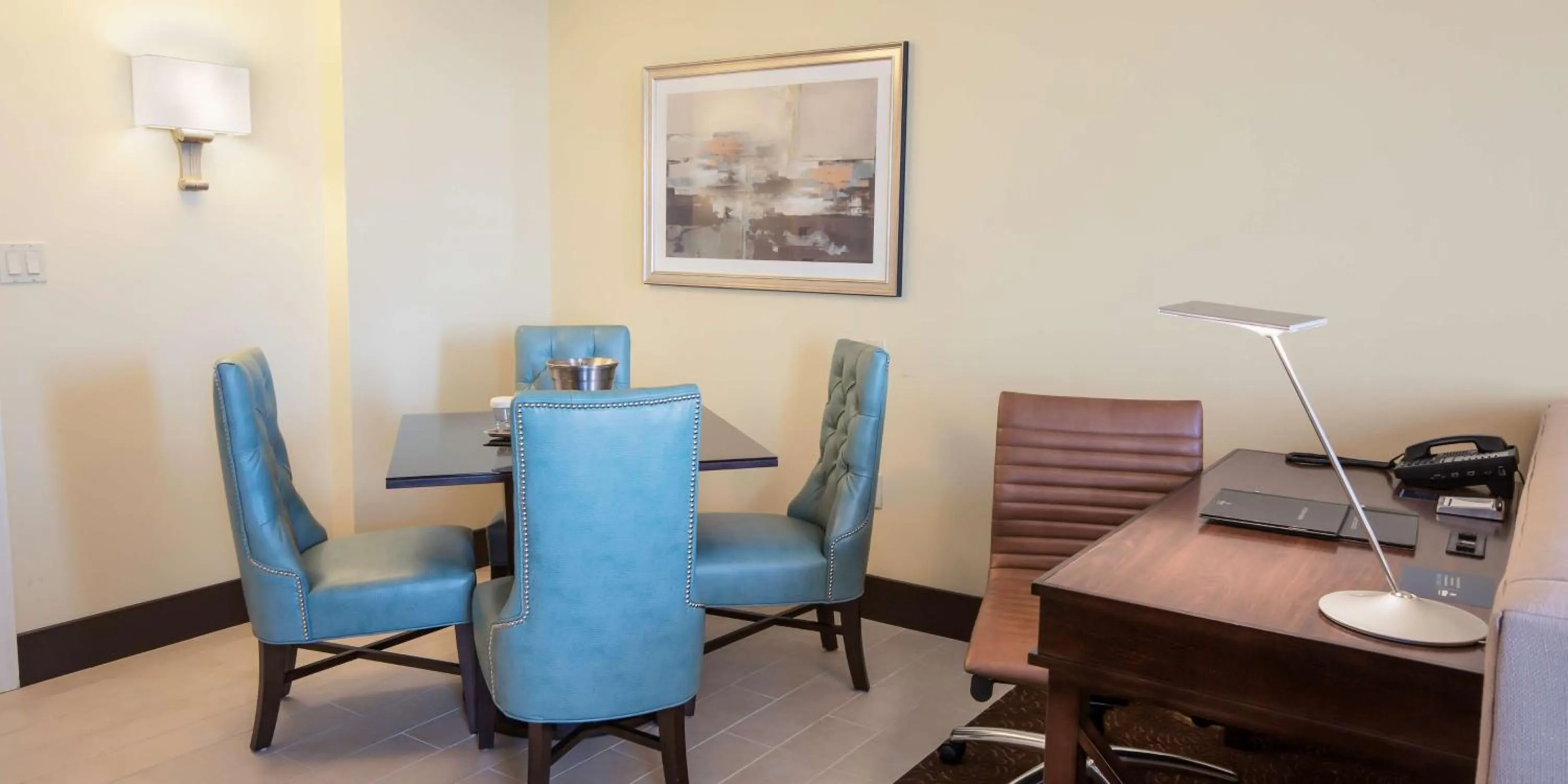 Dining area in Hilton Baton Rouge Capitol Center