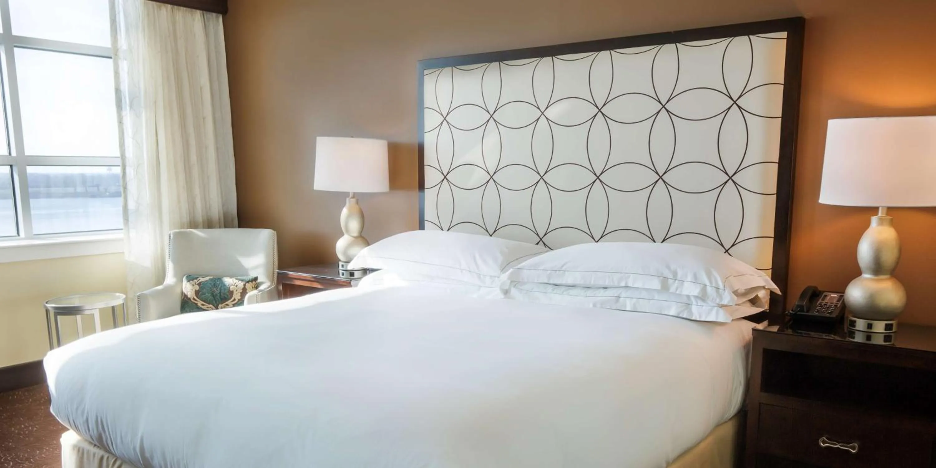 Bed in Hilton Baton Rouge Capitol Center