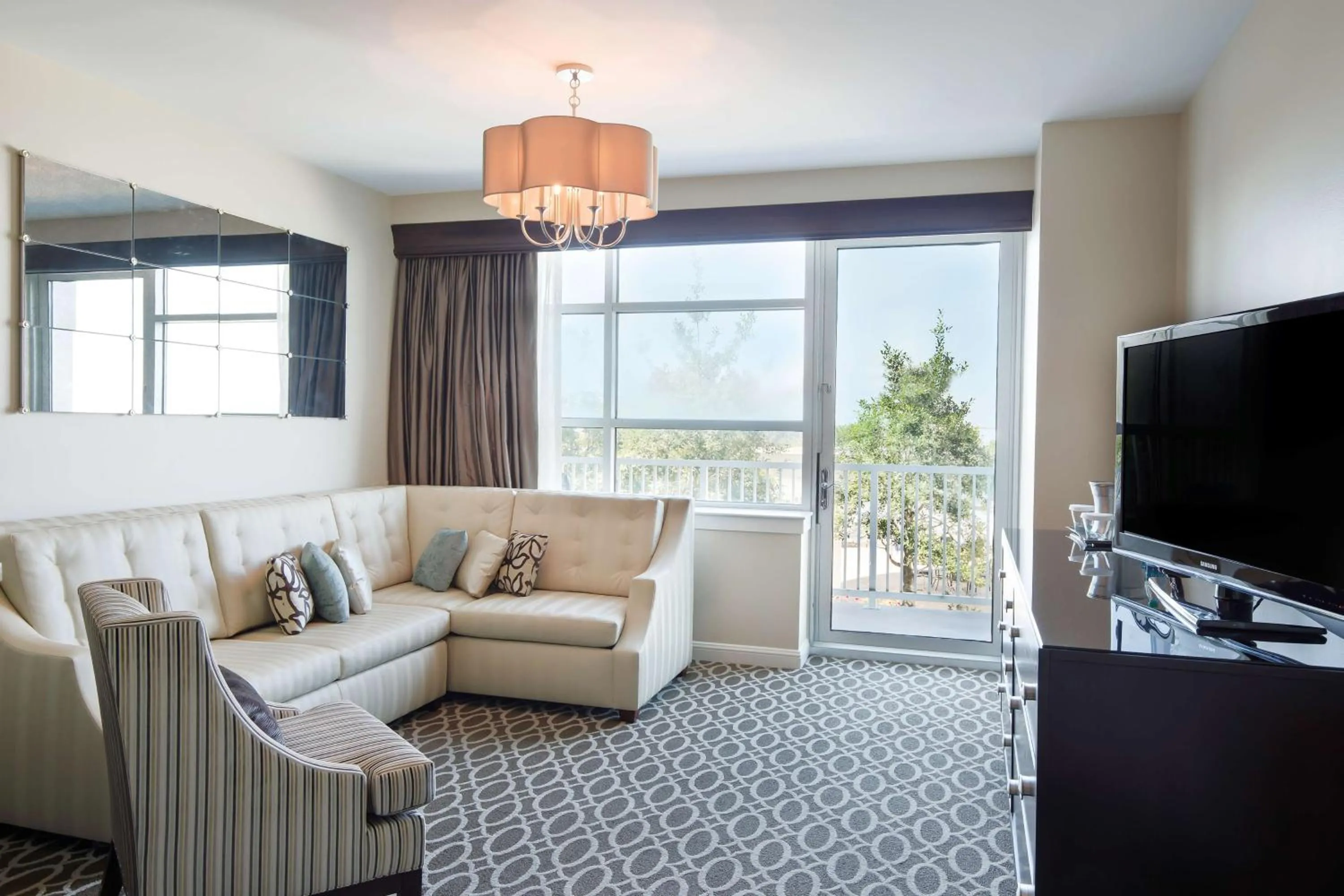 Seating area in Hilton Baton Rouge Capitol Center