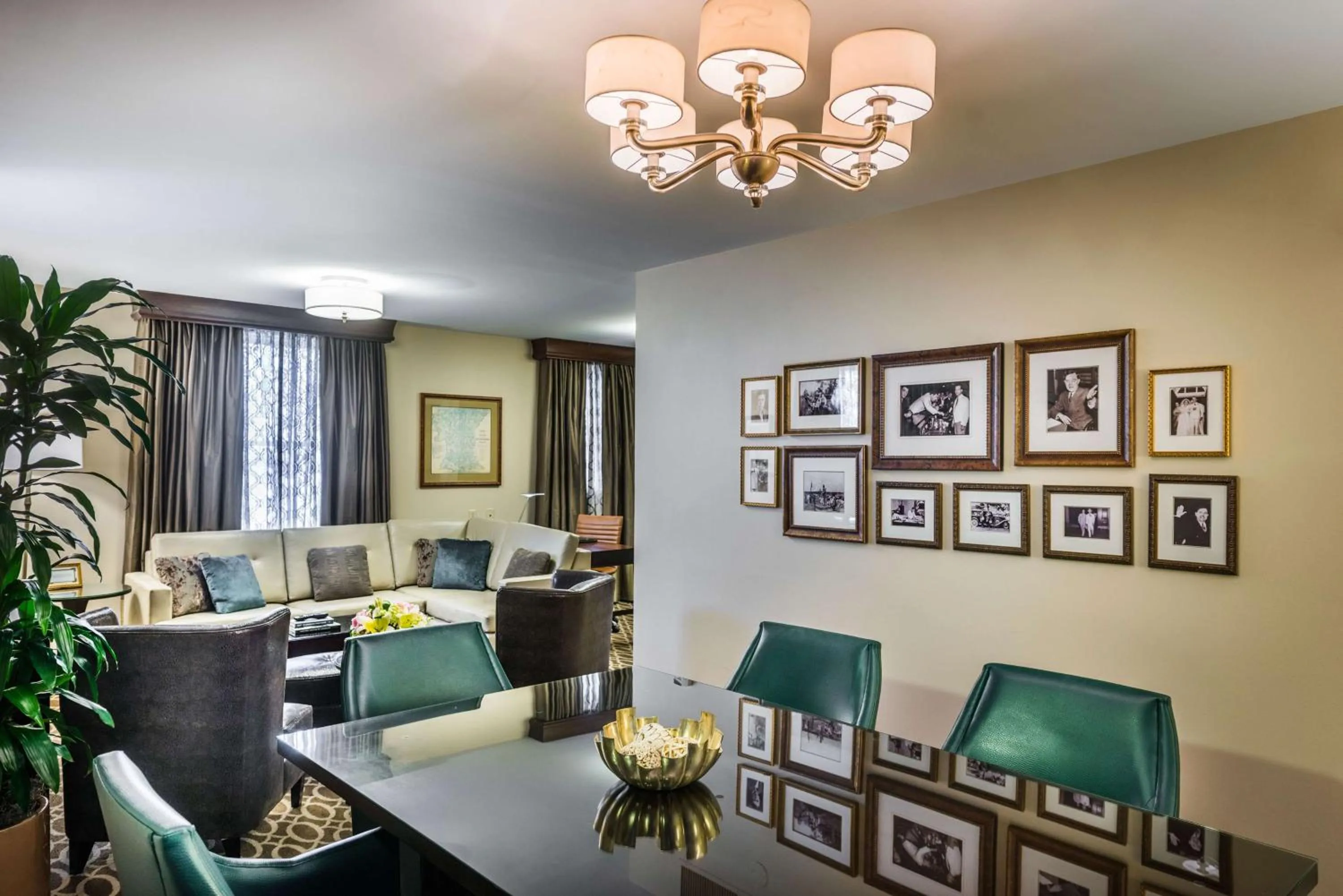 Living room in Hilton Baton Rouge Capitol Center