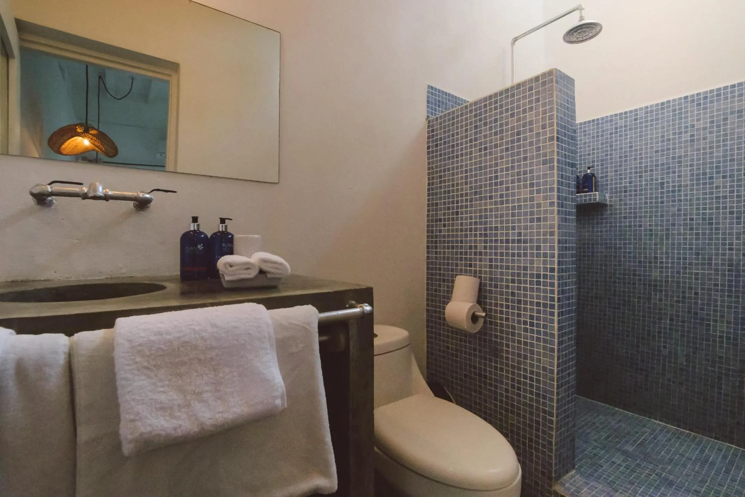 Bathroom in La Negra Surf Hotel