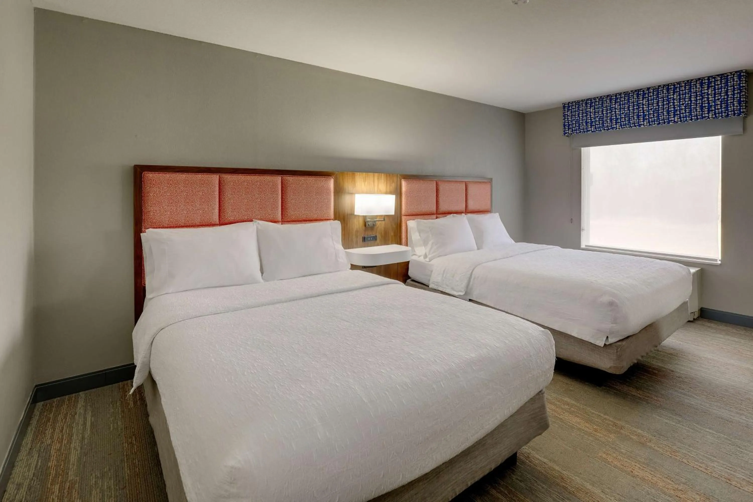 Bed in Hampton Inn & Suites St. Louis - Edwardsville