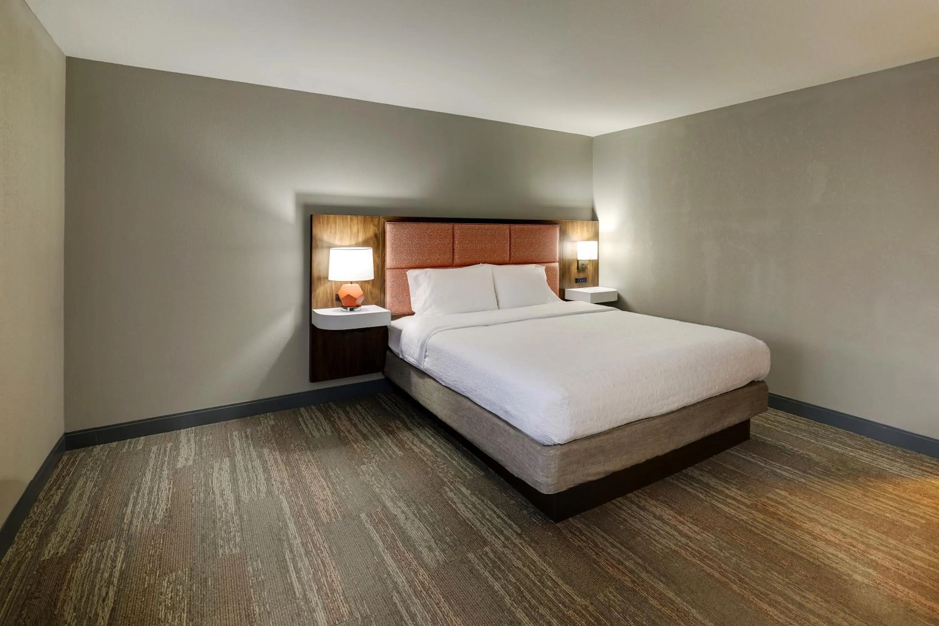 Bed in Hampton Inn & Suites St. Louis - Edwardsville