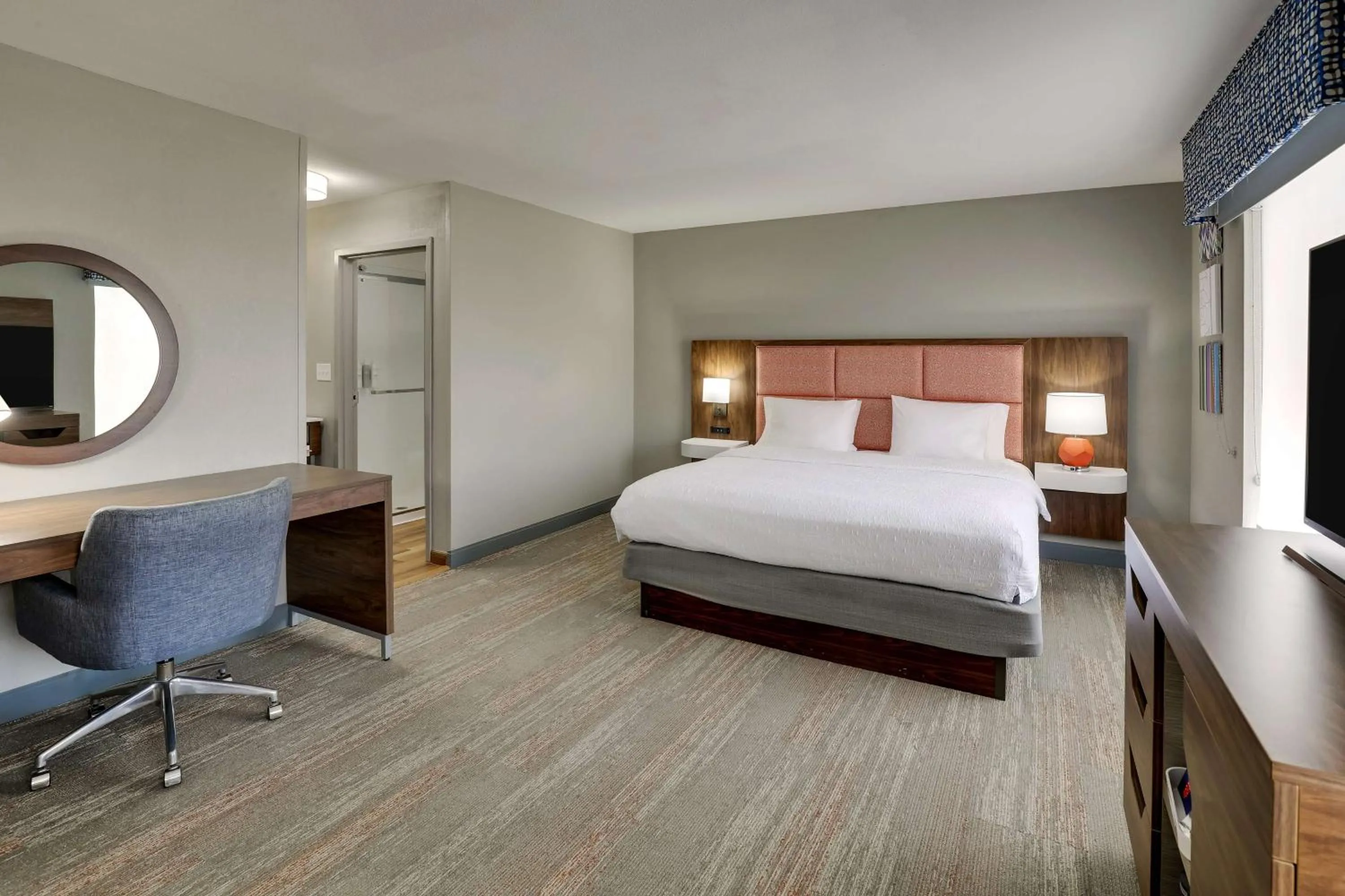 Bedroom, Bed in Hampton Inn & Suites St. Louis - Edwardsville