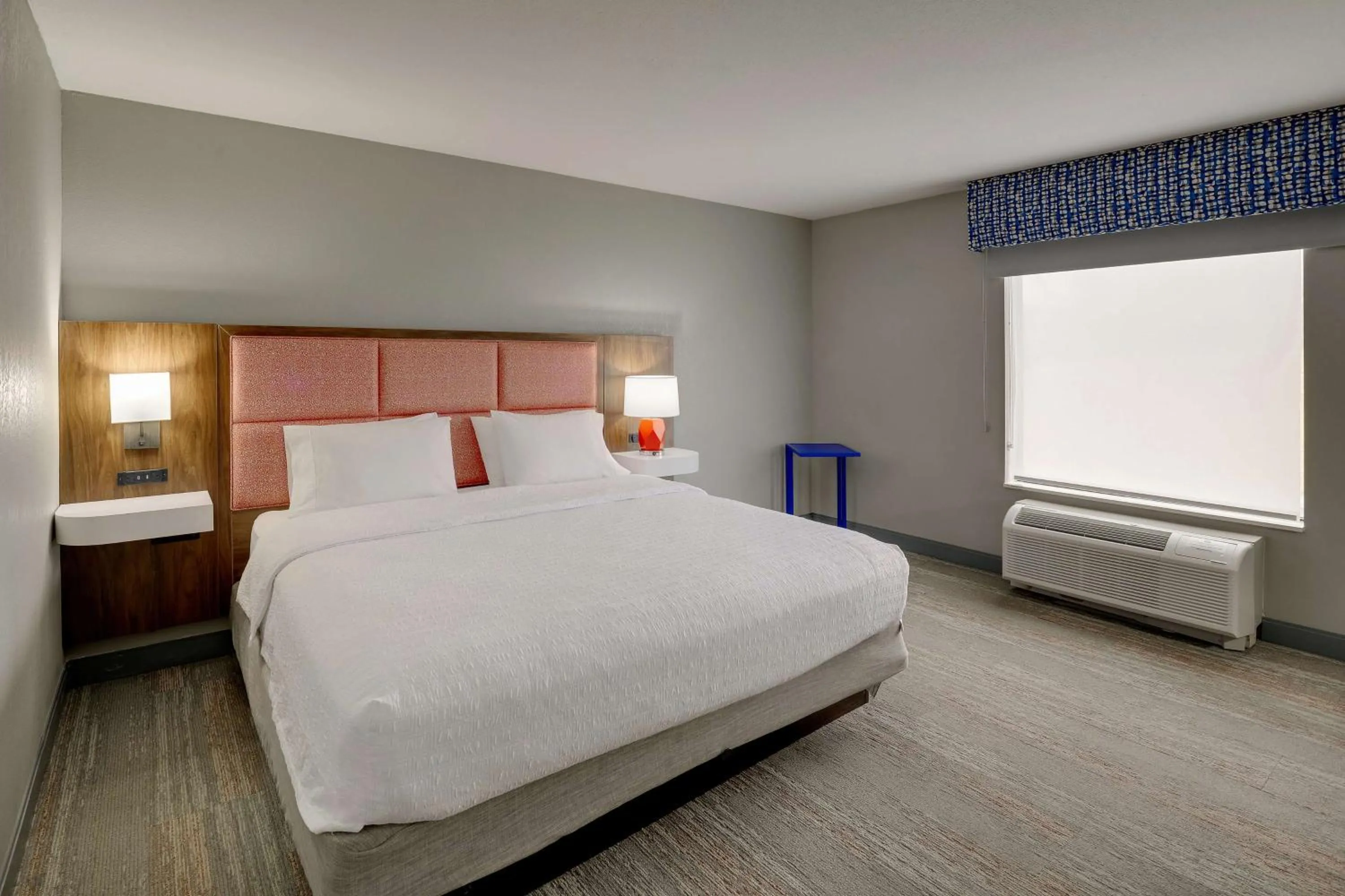 Bed in Hampton Inn & Suites St. Louis - Edwardsville