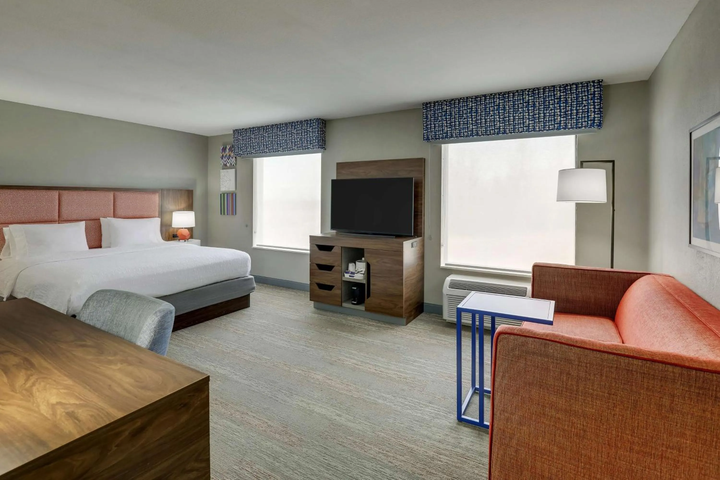 Living room, Bed in Hampton Inn & Suites St. Louis - Edwardsville