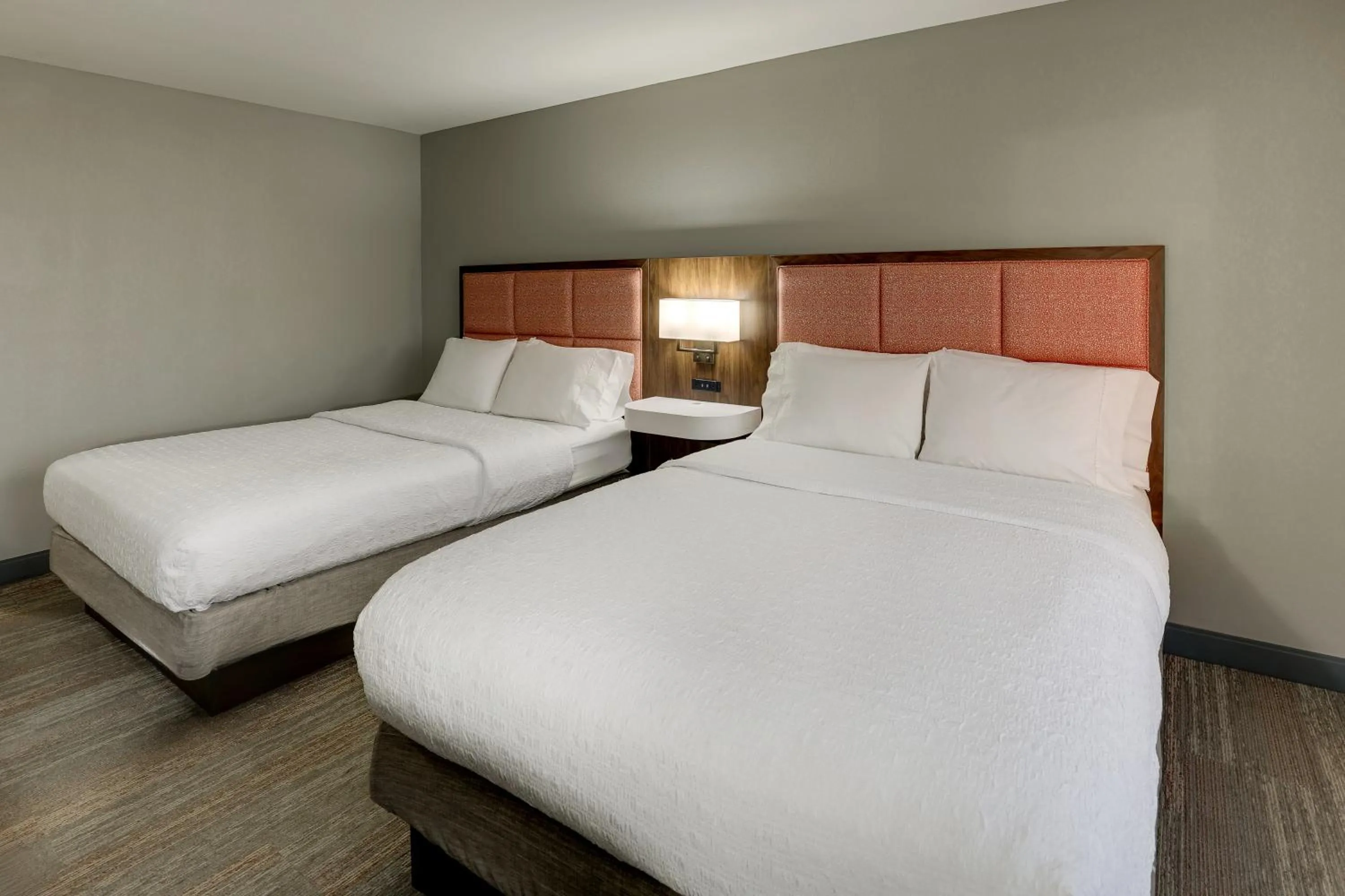 Bed in Hampton Inn & Suites St. Louis - Edwardsville
