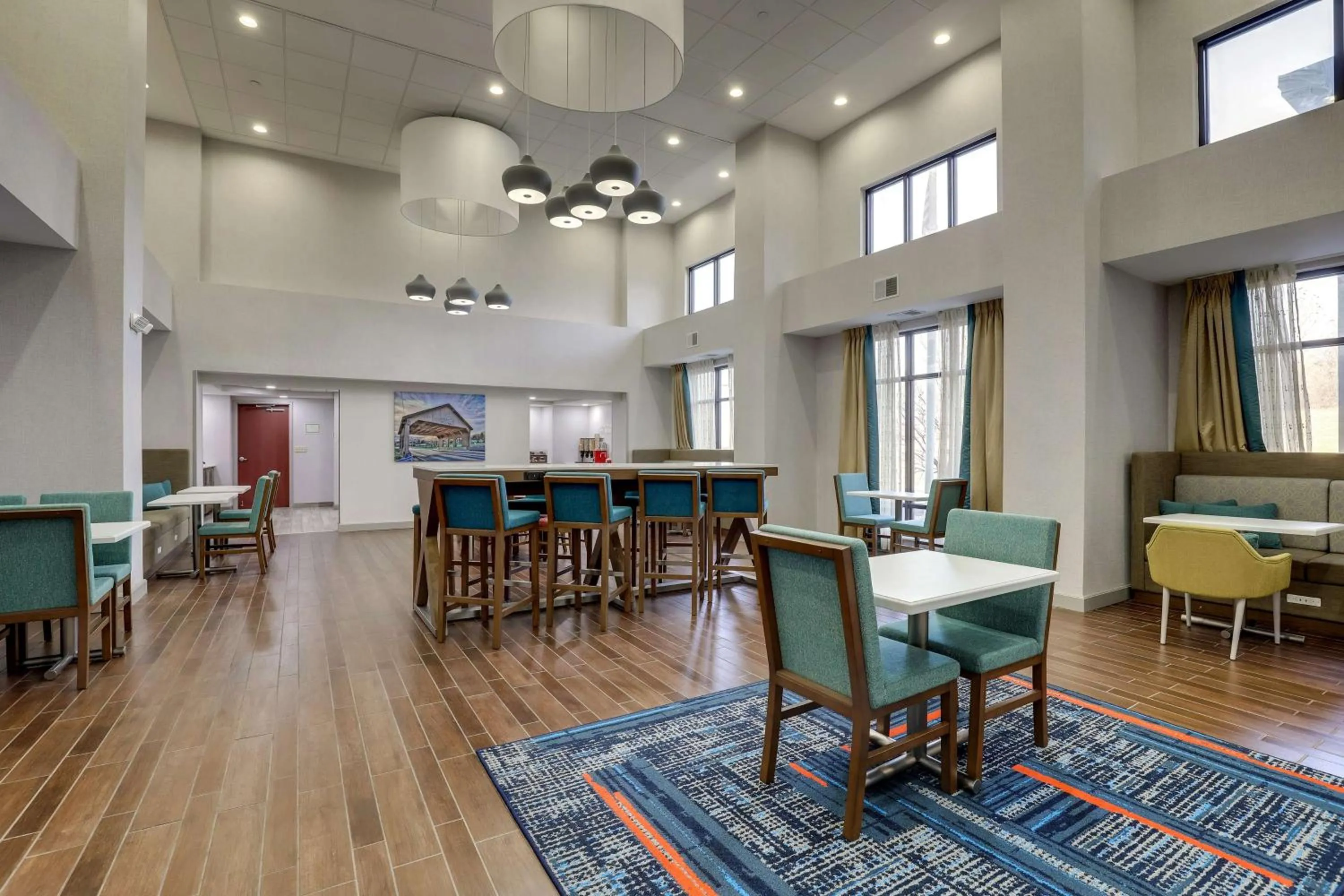 Breakfast in Hampton Inn & Suites St. Louis - Edwardsville