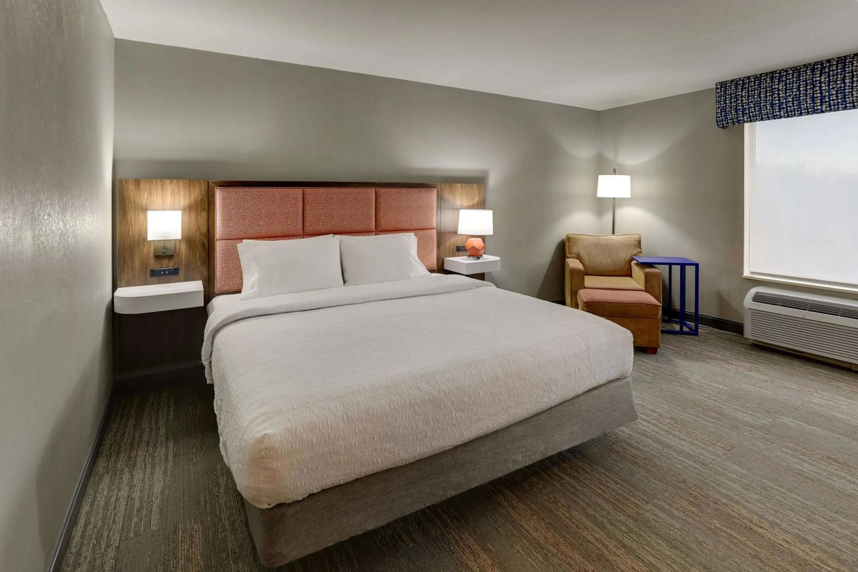 Bed in Hampton Inn & Suites St. Louis - Edwardsville