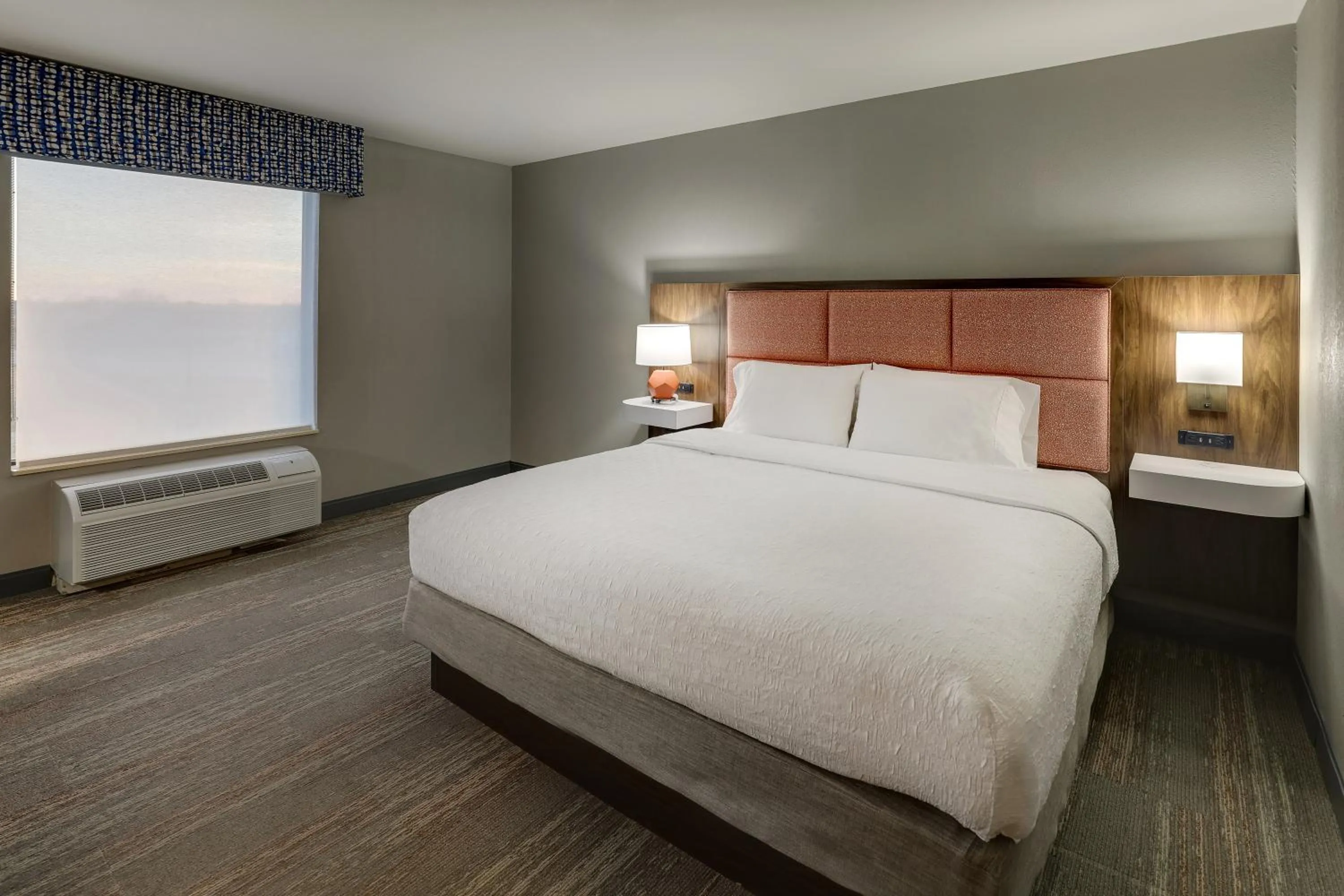Bed in Hampton Inn & Suites St. Louis - Edwardsville