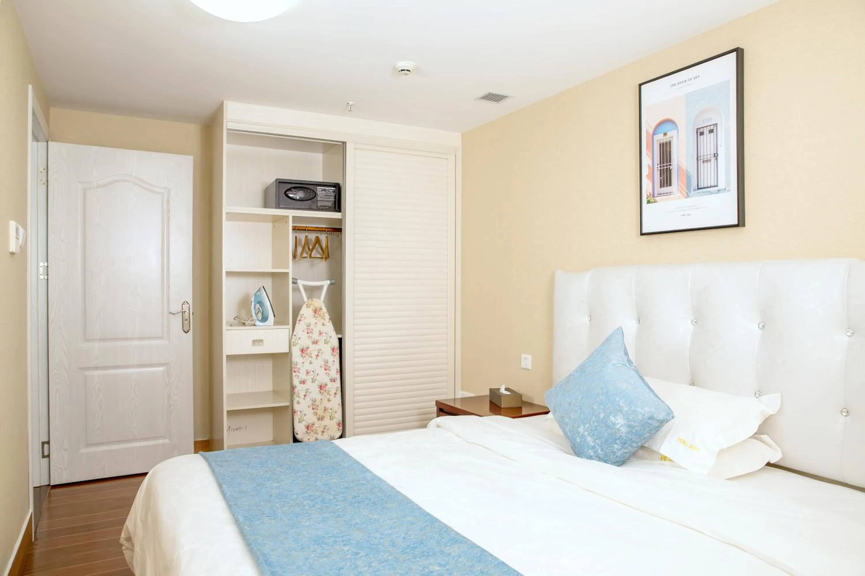 Photo of the whole room, Bed in Guangzhou Boman Apartment Zhengjia Huanshi Branch