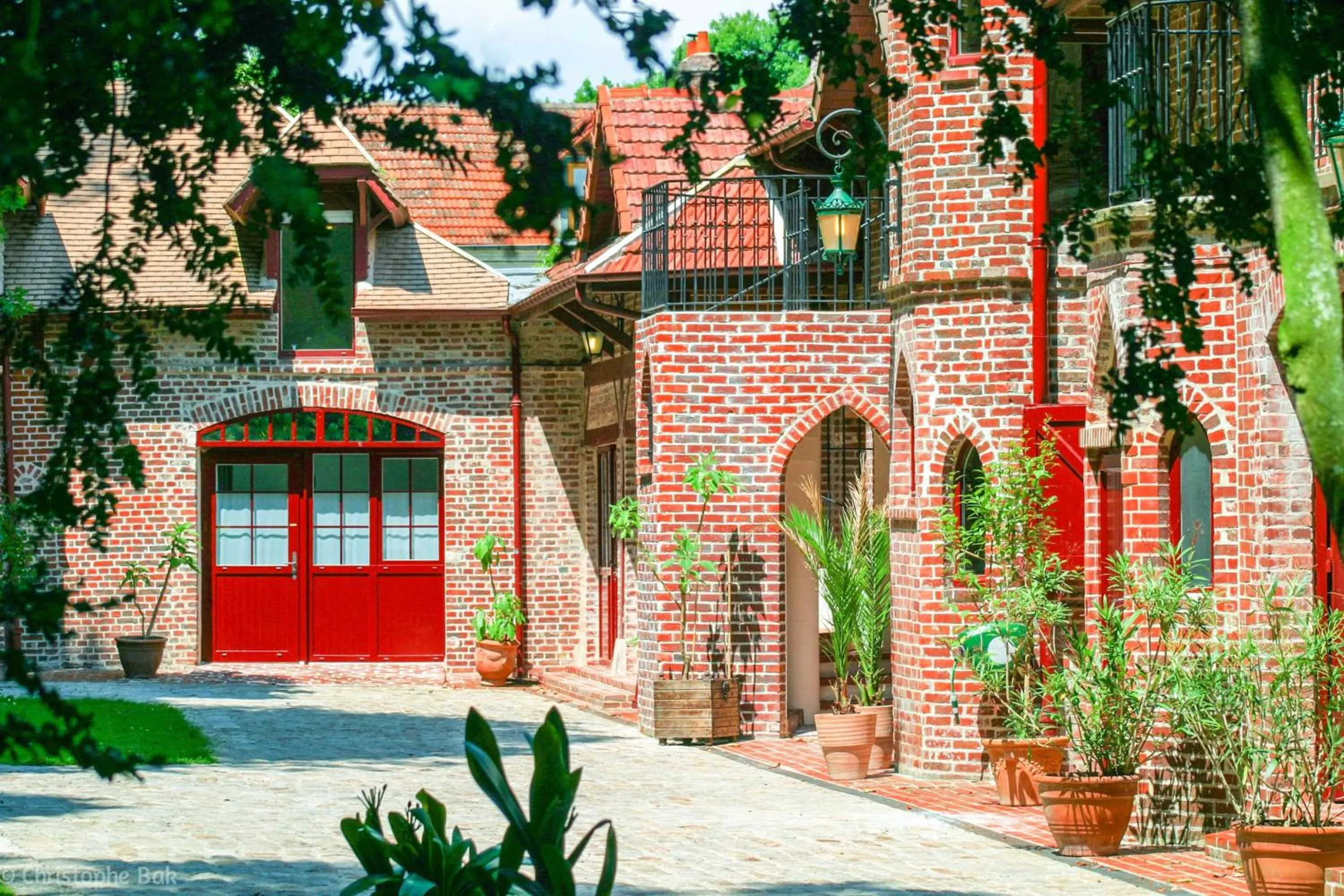 Facade/entrance in Les Jardins d'Epicure