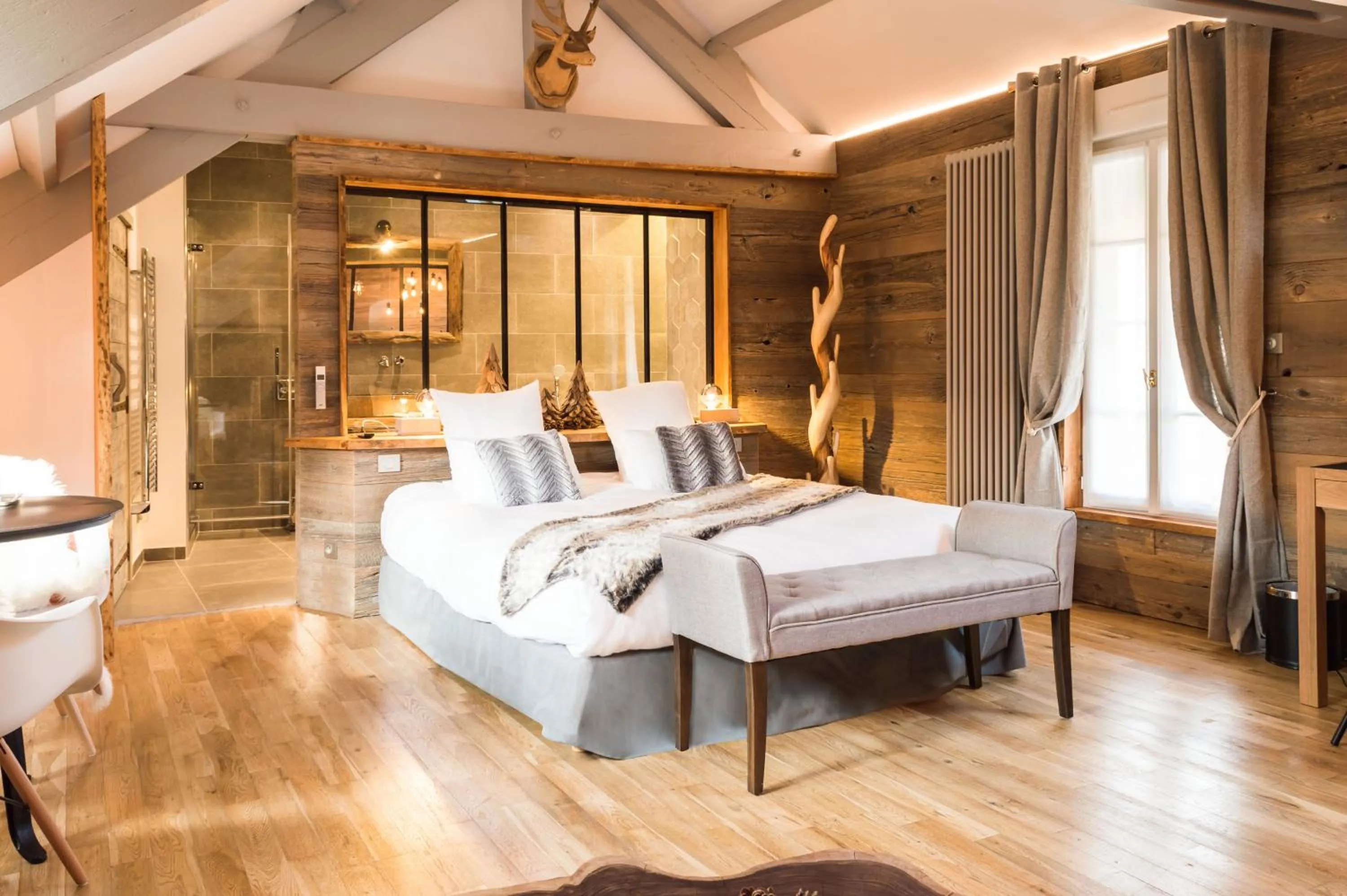 Photo of the whole room, Bed in Les Jardins d'Epicure