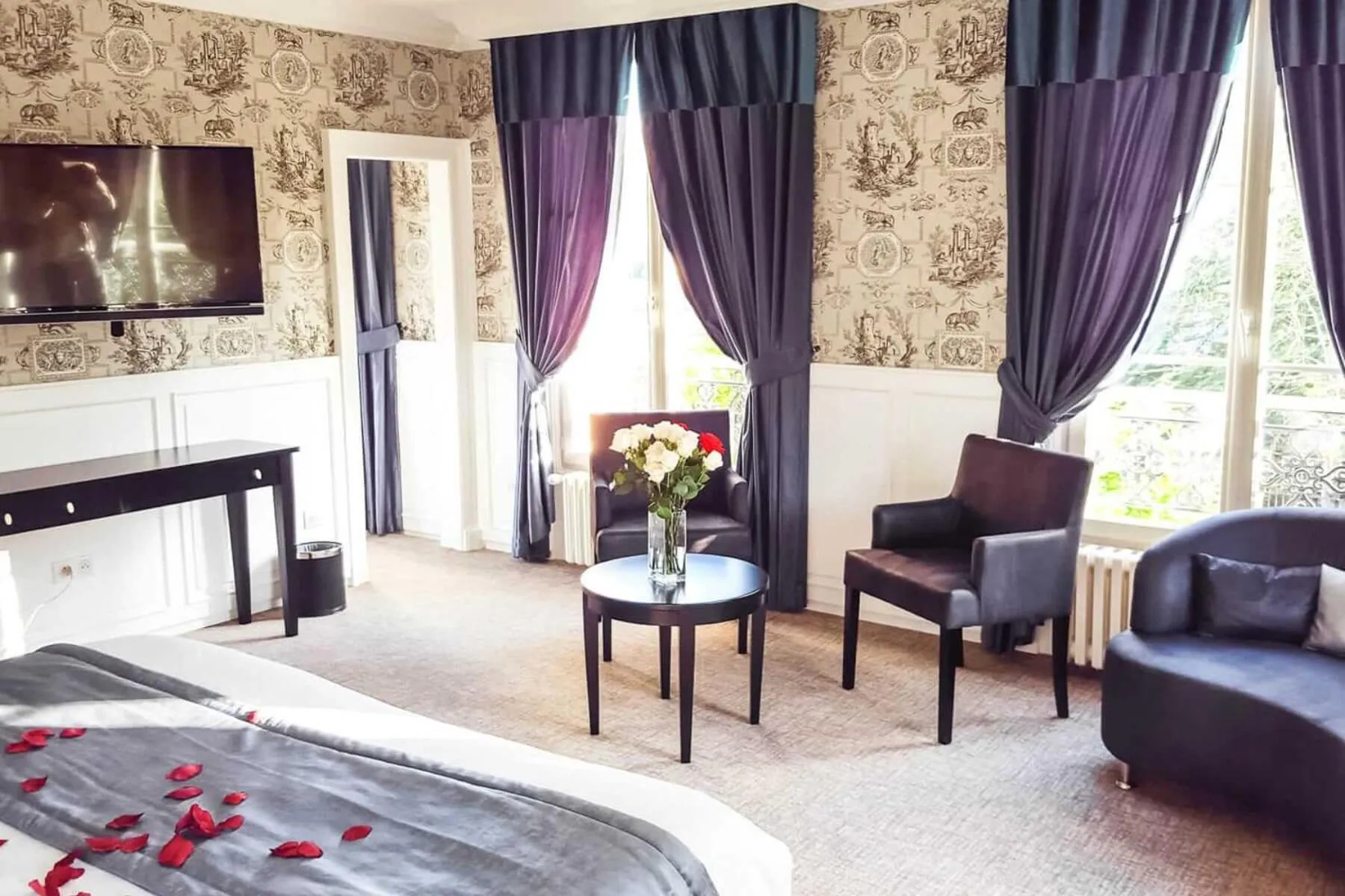 Bedroom in Les Jardins d'Epicure