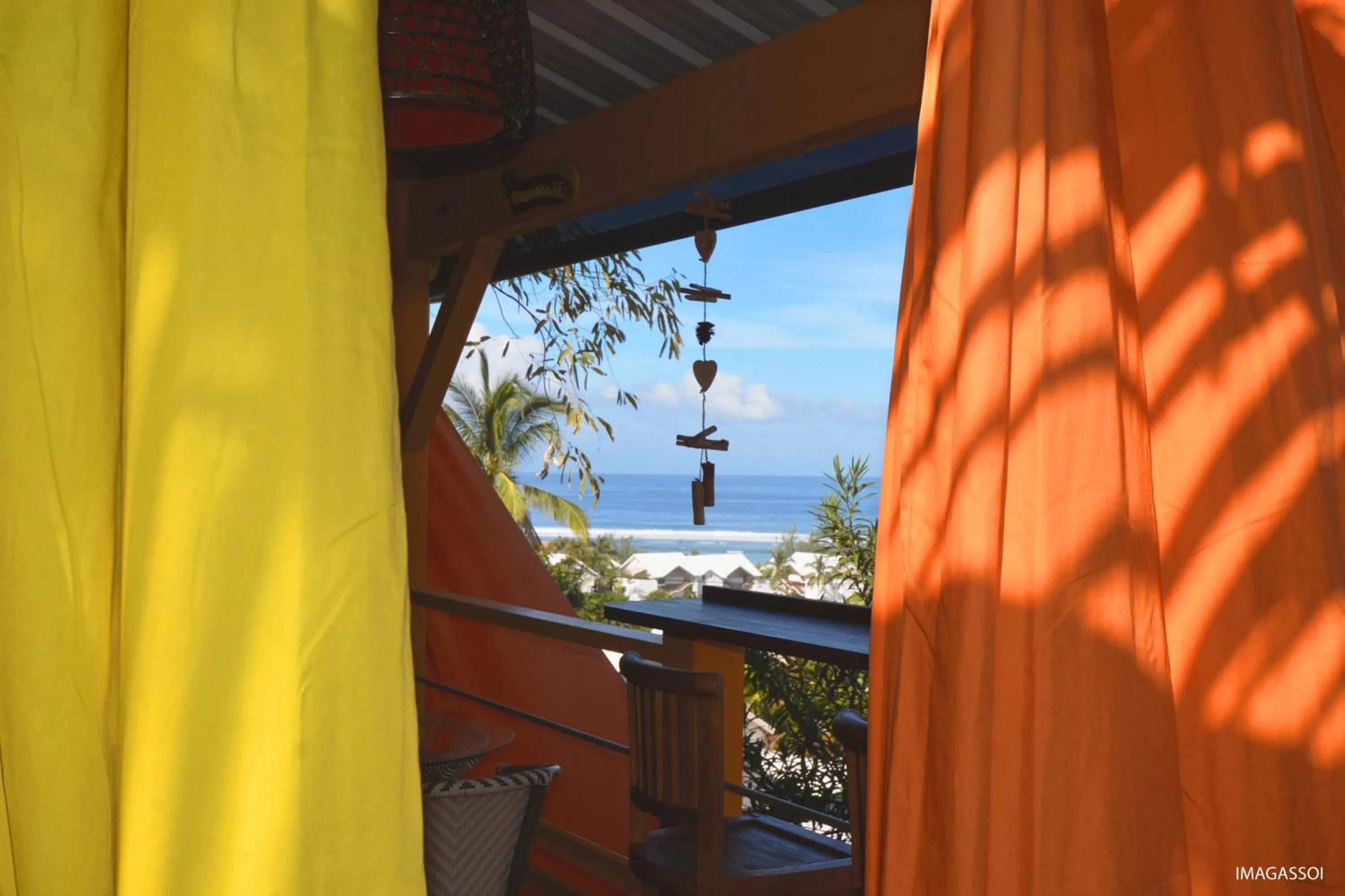 Patio in Poz Lagon - chambre d'hôtes - Bungalow pour 2 personnes - Jacuzzi privatif - petit déjeuner - Vue sur le lagon