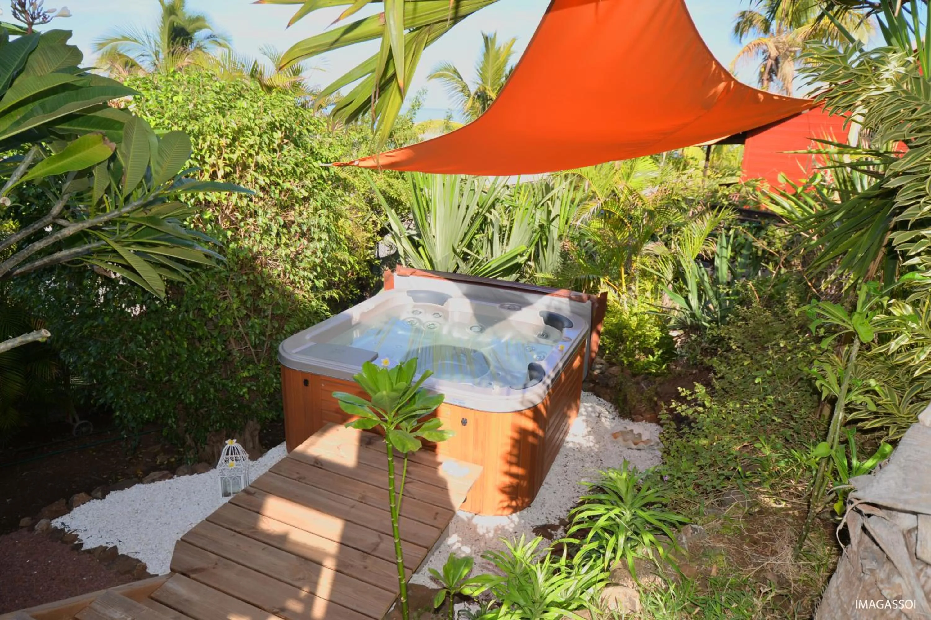 Garden in Poz Lagon - chambre d'hôtes - Bungalow pour 2 personnes - Jacuzzi privatif - petit déjeuner - Vue sur le lagon