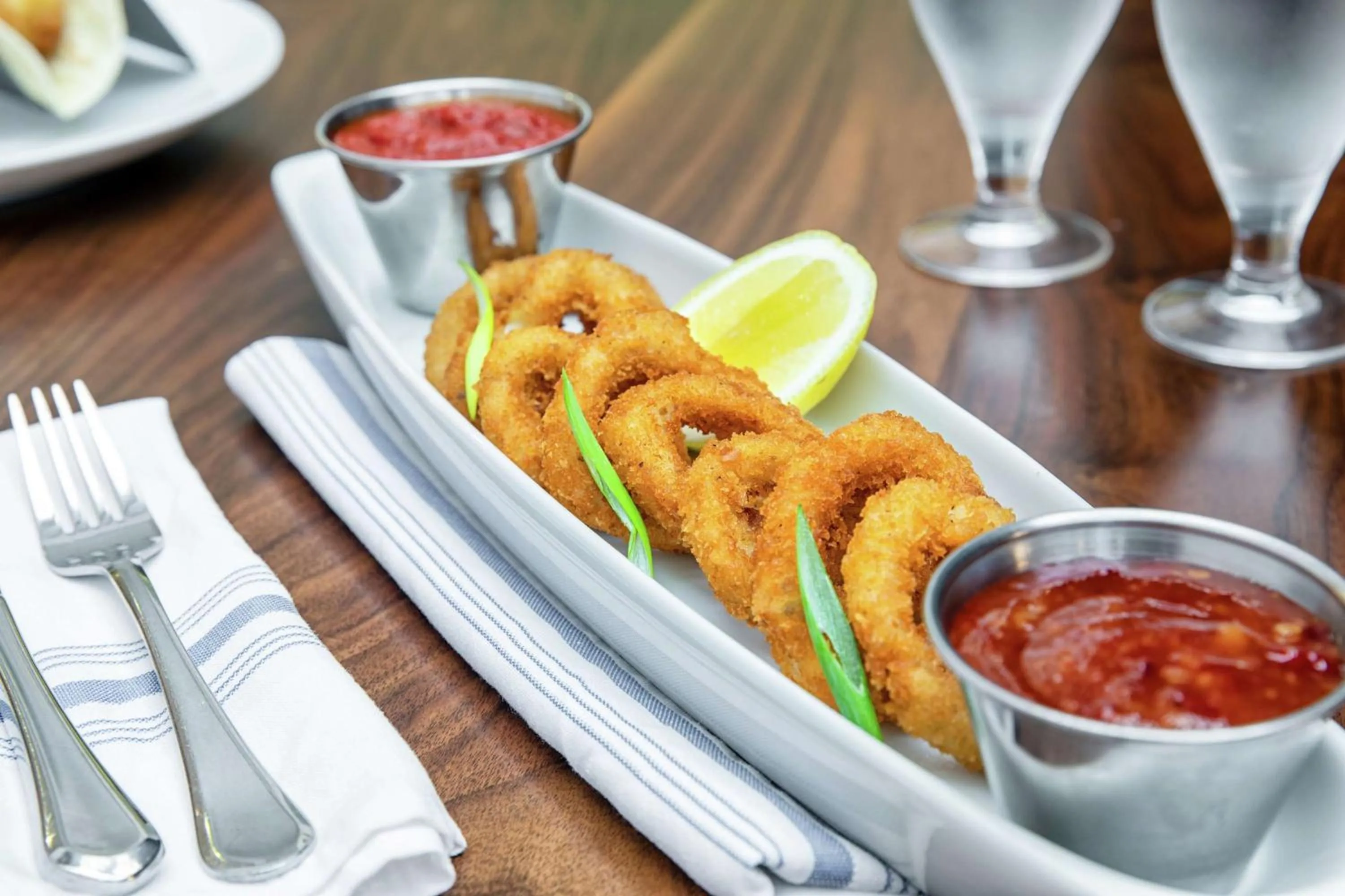 Restaurant/places to eat in DoubleTree by Hilton Hotel Newark Airport