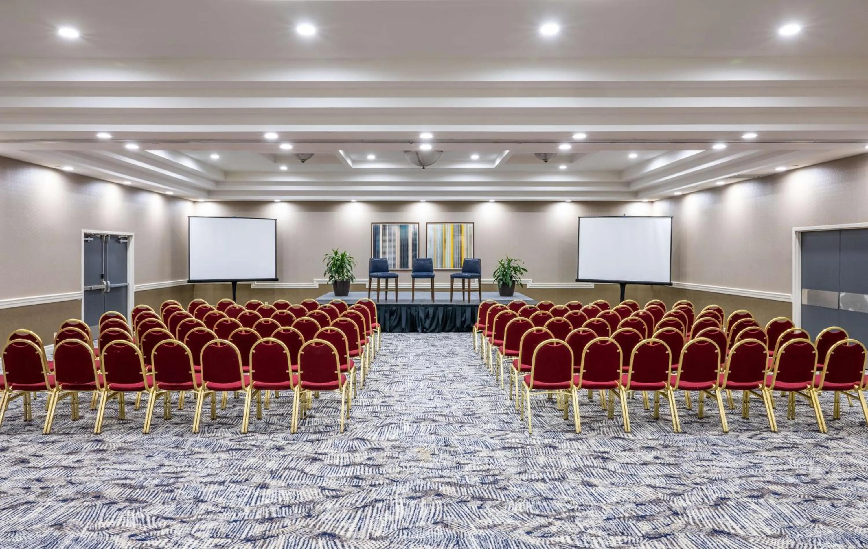 Meeting/conference room in DoubleTree by Hilton Hotel Newark Airport