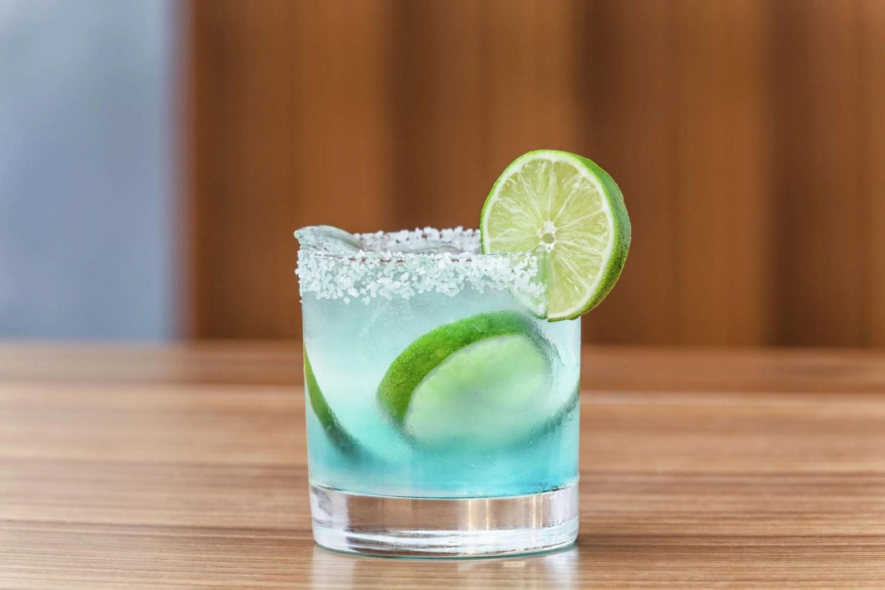 Restaurant/places to eat in DoubleTree by Hilton Hotel Newark Airport