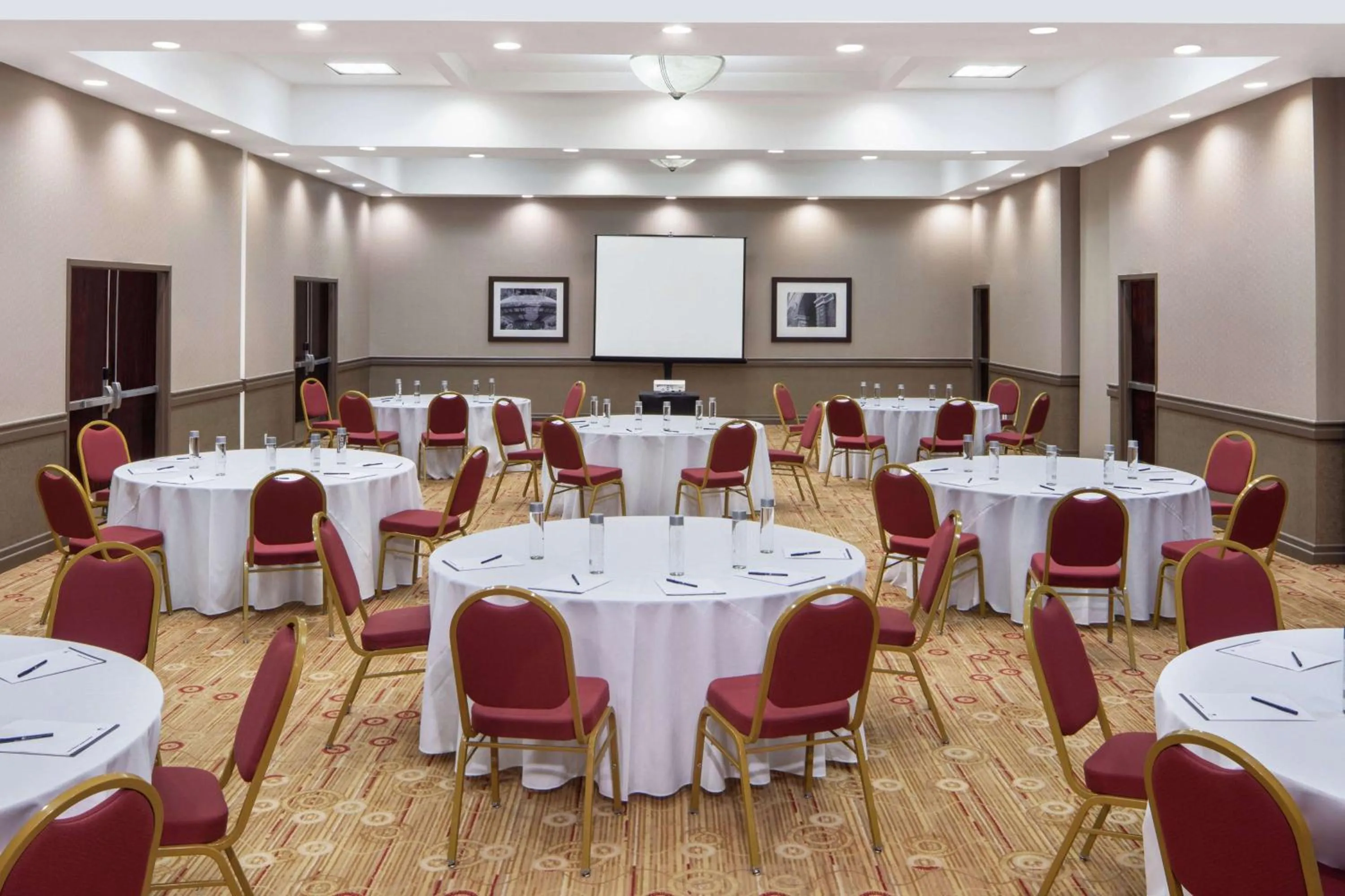 Meeting/conference room in DoubleTree by Hilton Hotel Newark Airport