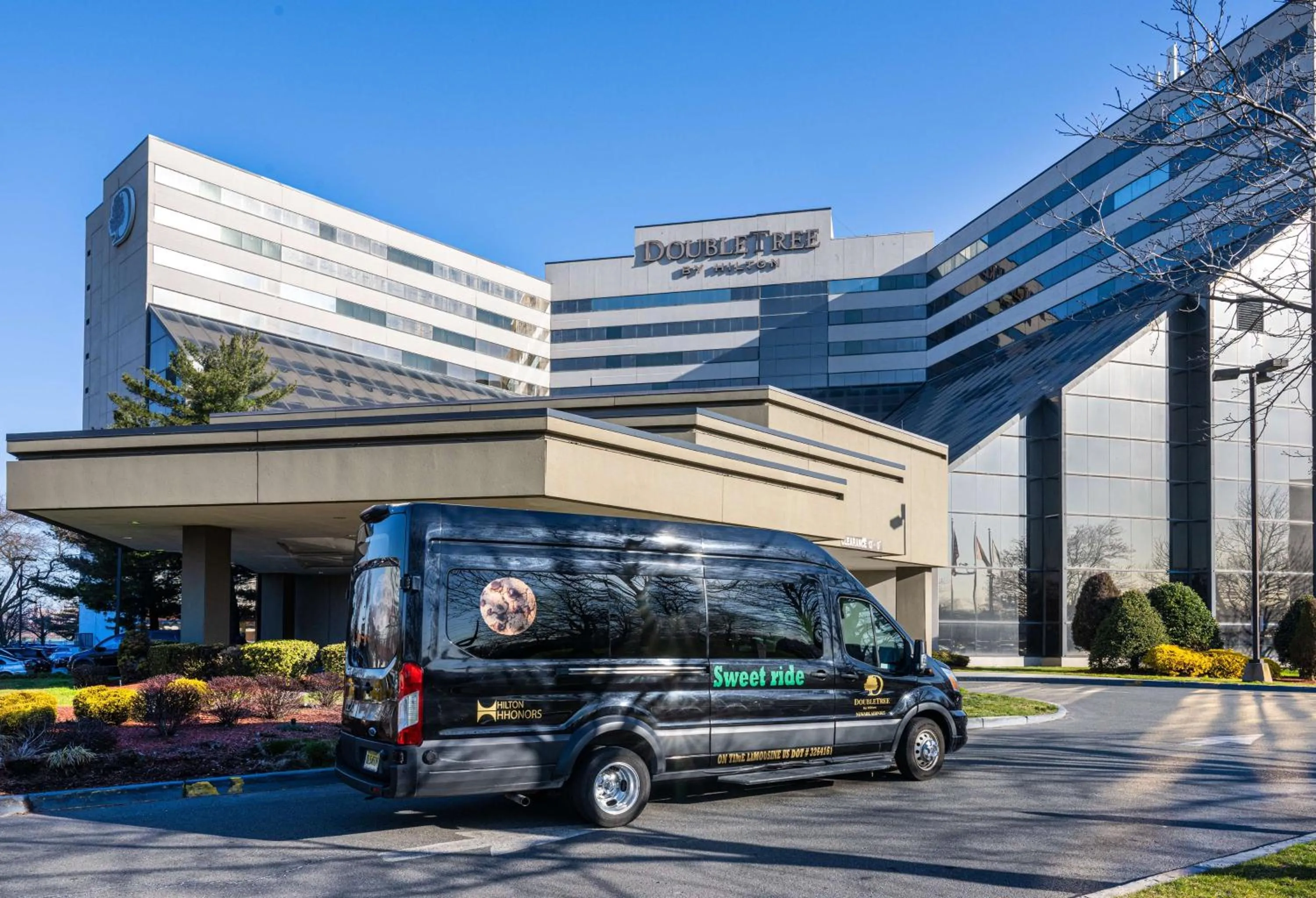 Property building in DoubleTree by Hilton Hotel Newark Airport