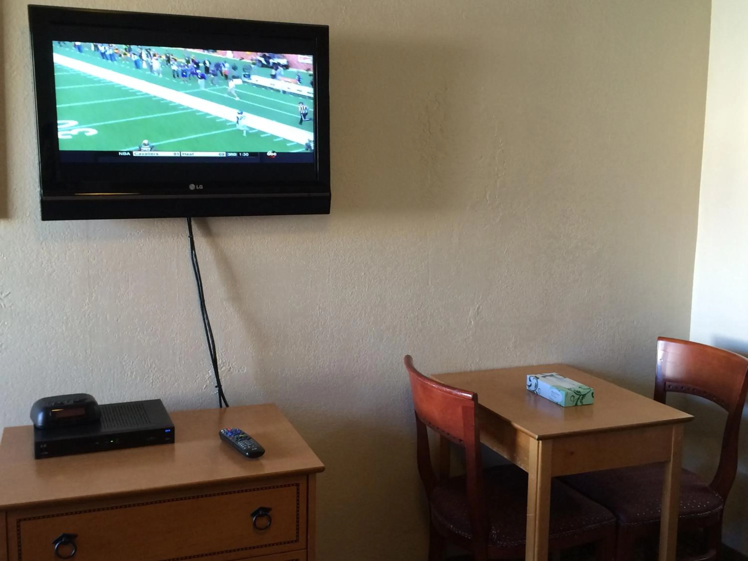 TV and multimedia in Economy Inn