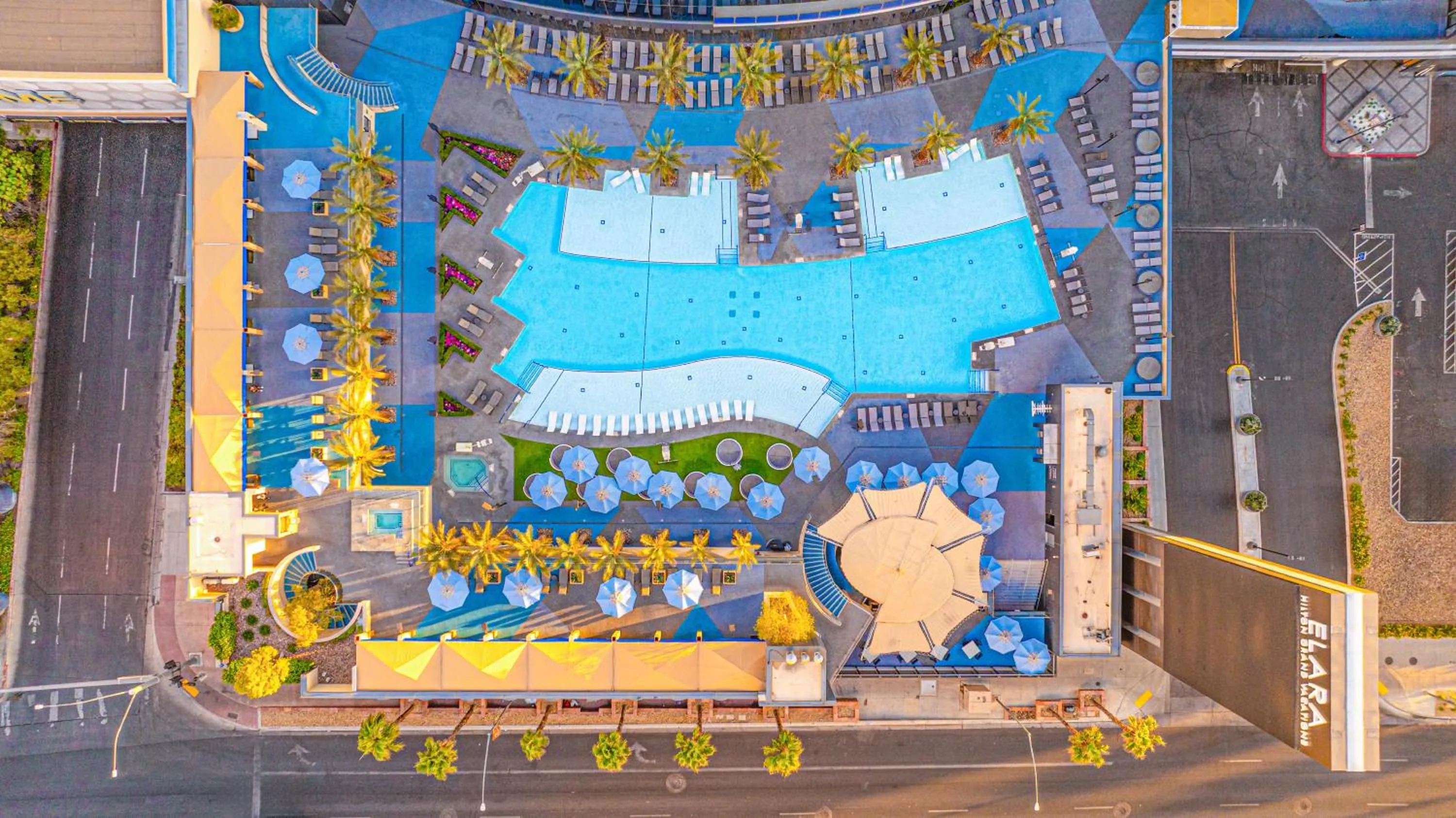 Swimming pool in Hilton Grand Vacations Club Elara Center Strip Las Vegas