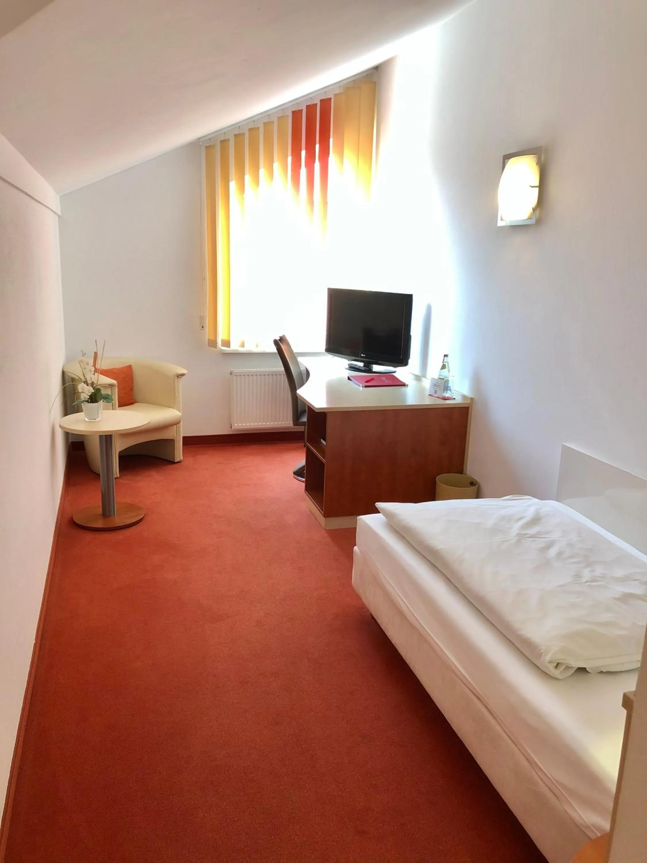 Photo of the whole room, Bed in Hotel Günter