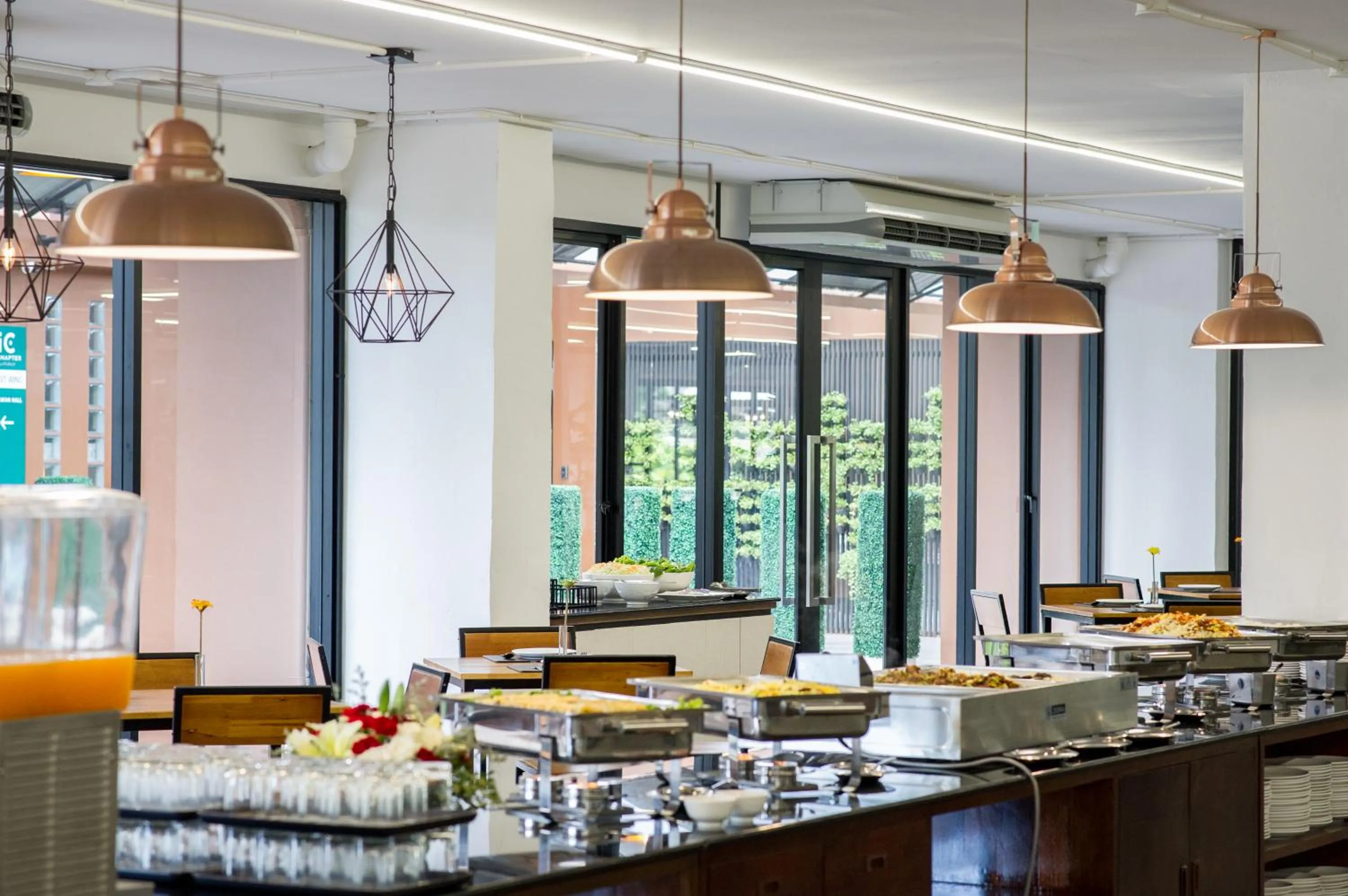 Restaurant/places to eat in iChapter Hotel Suvarnabhumi