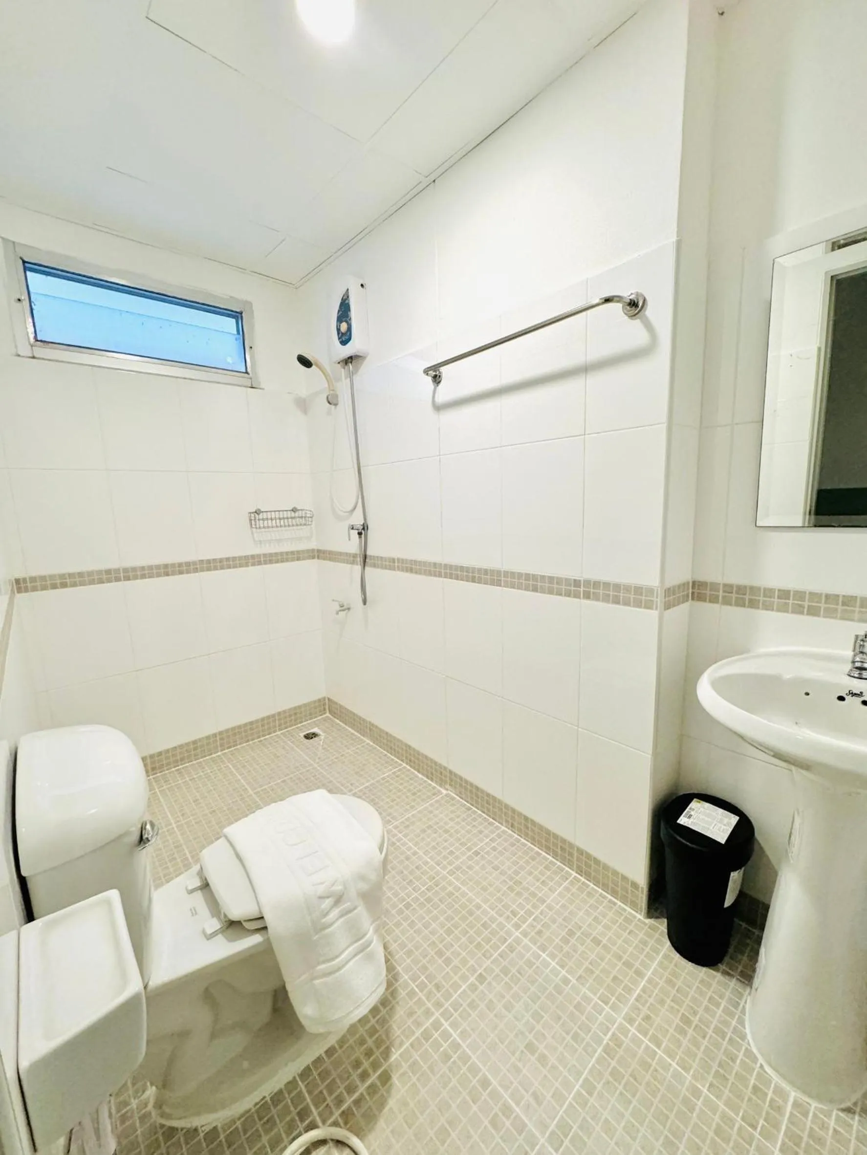 Shower in iChapter Hotel Suvarnabhumi