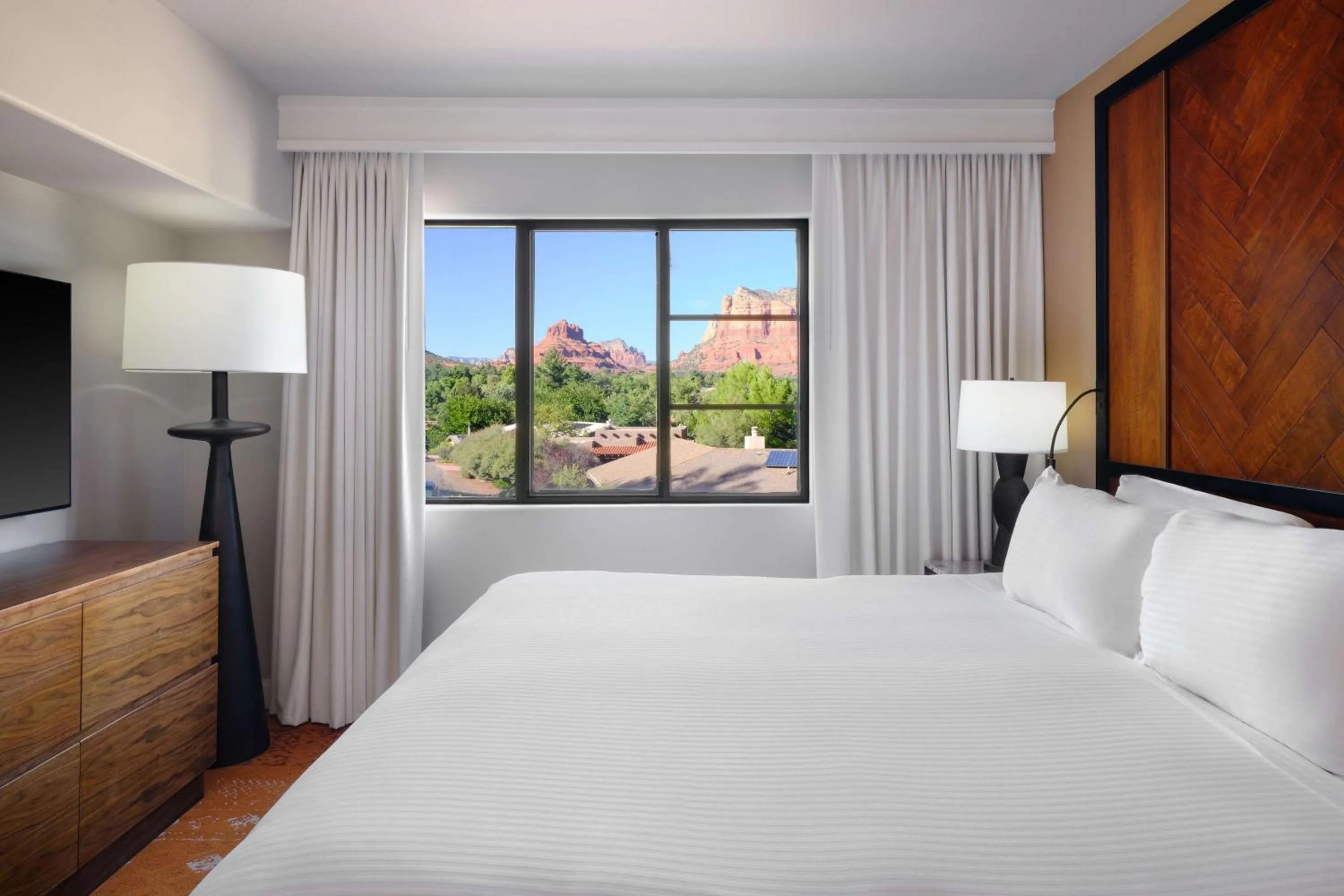 Bed in Hilton Sedona Resort at Bell Rock