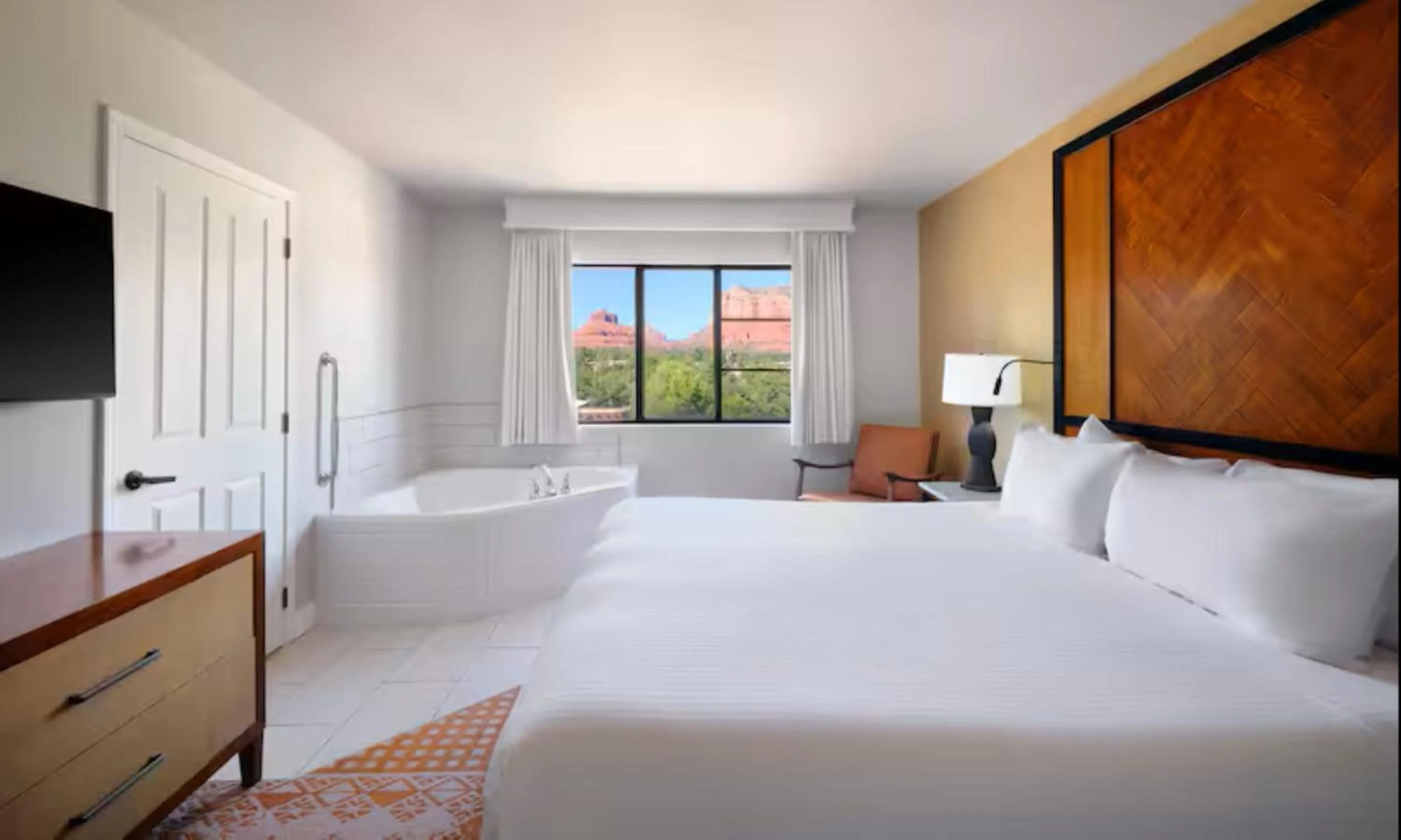 Bedroom, Bed in Hilton Sedona Resort at Bell Rock